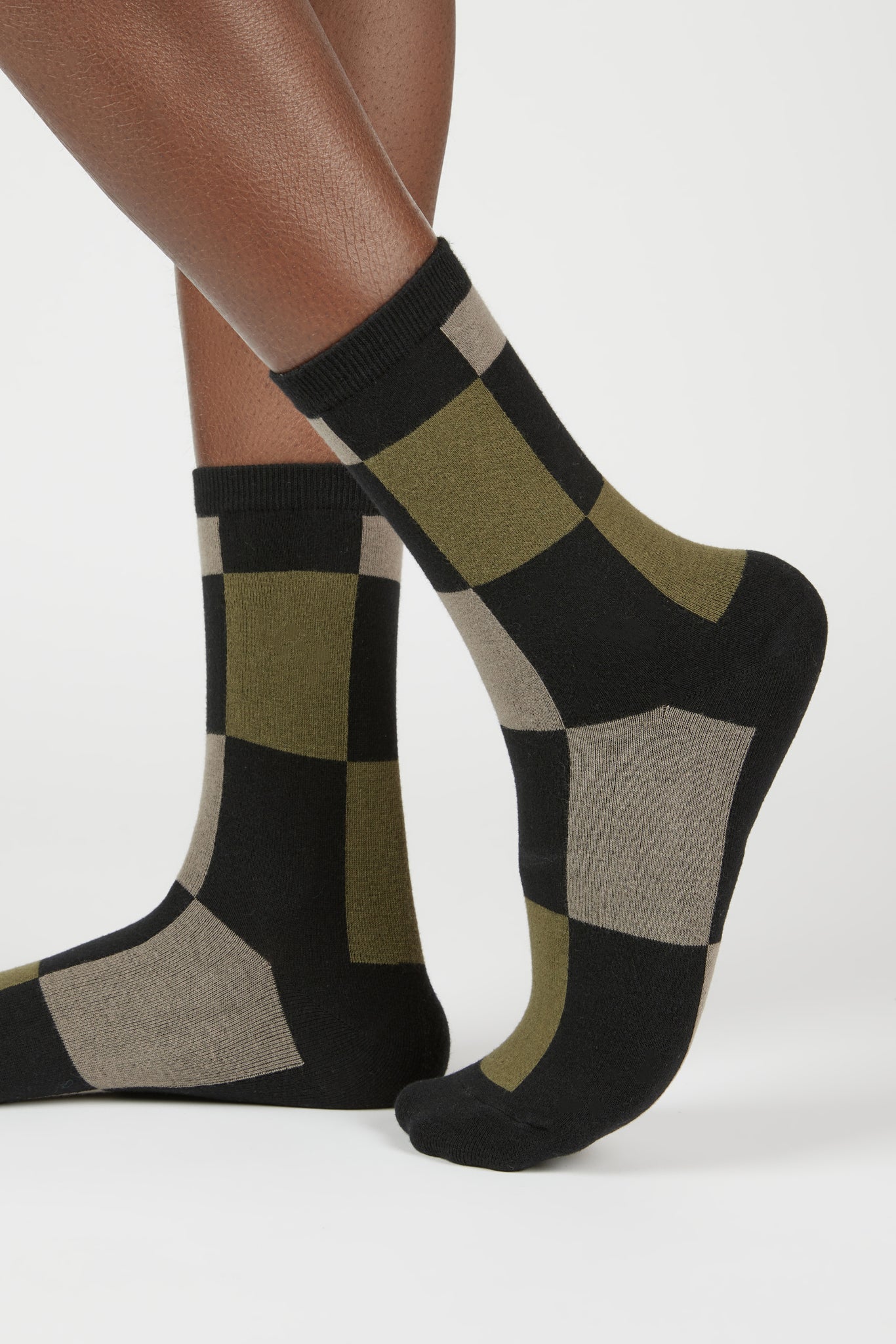 Black and khaki giant block check socks_1