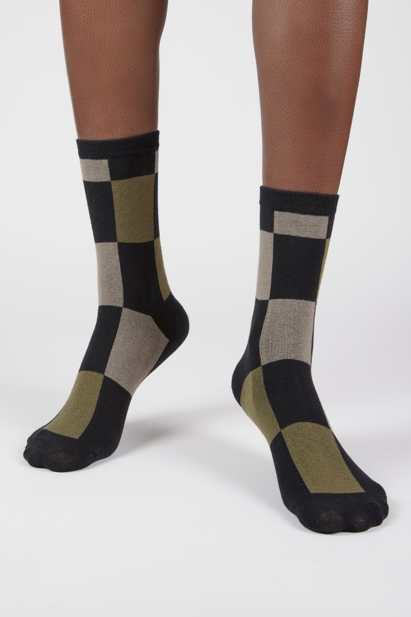Black and khaki giant block check socks_4