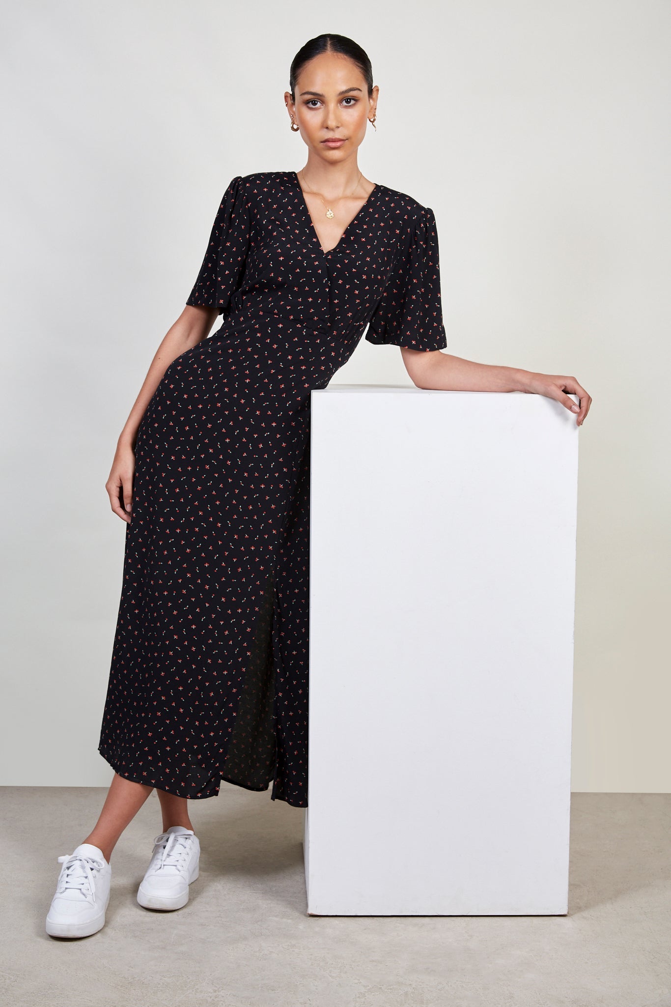 Black and red printed slit dress_6