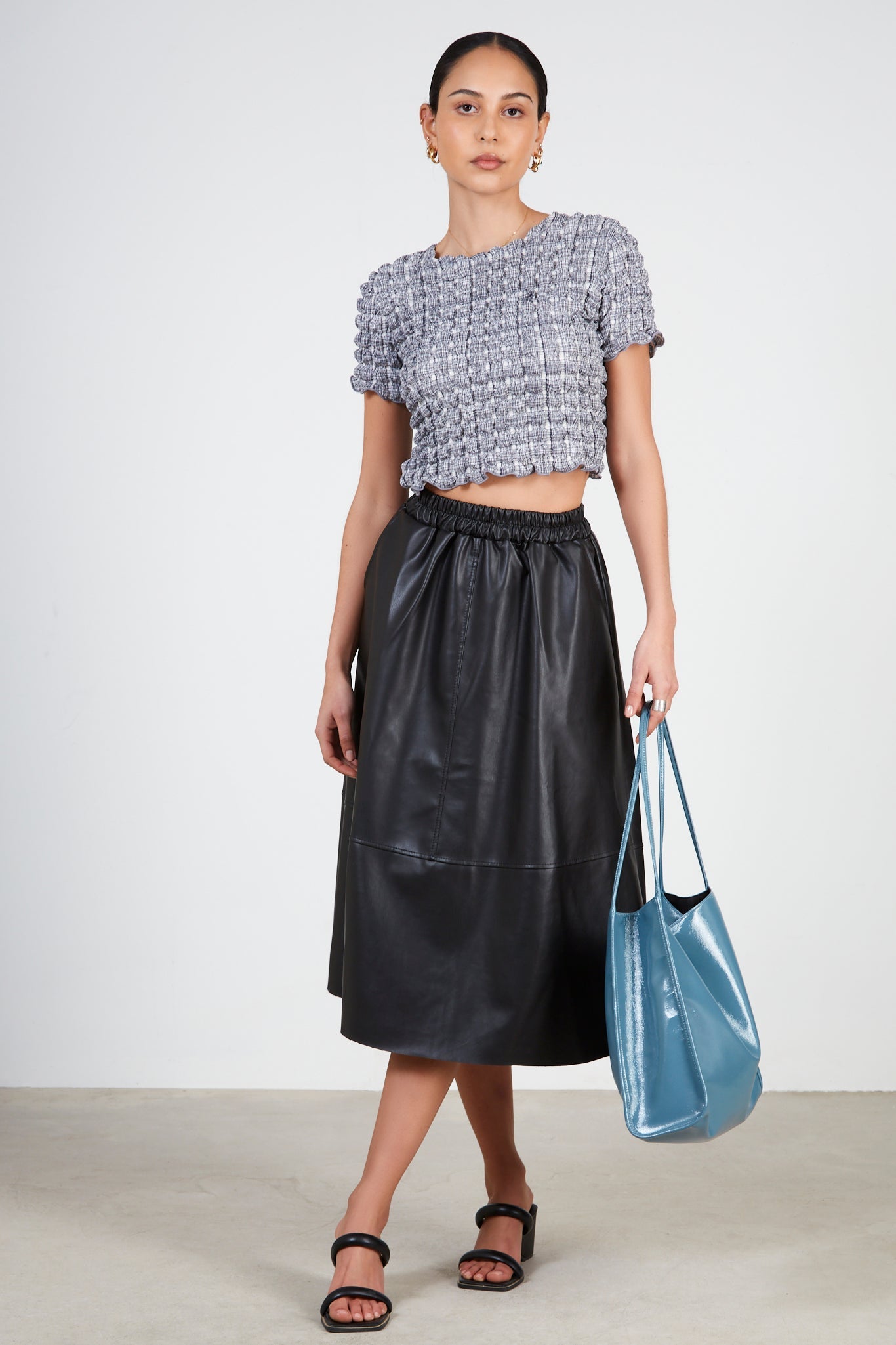 Black and white textured puff tee_3