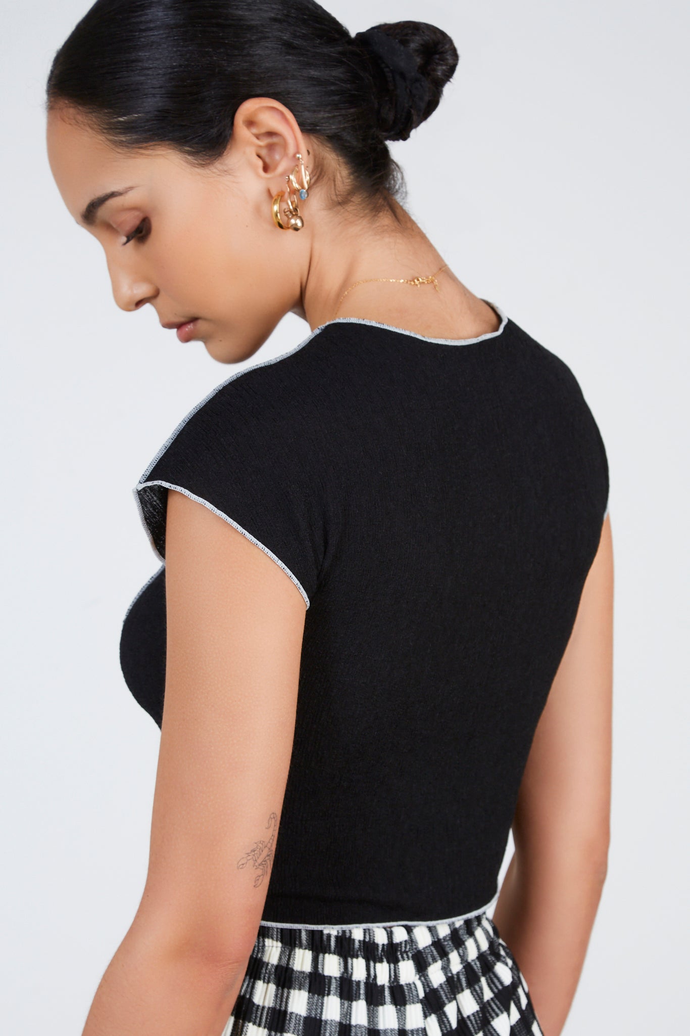 Black and white trim tee_3