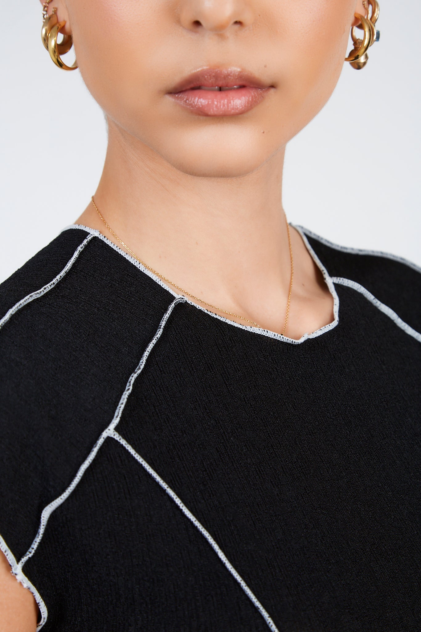 Black and white trim tee_4