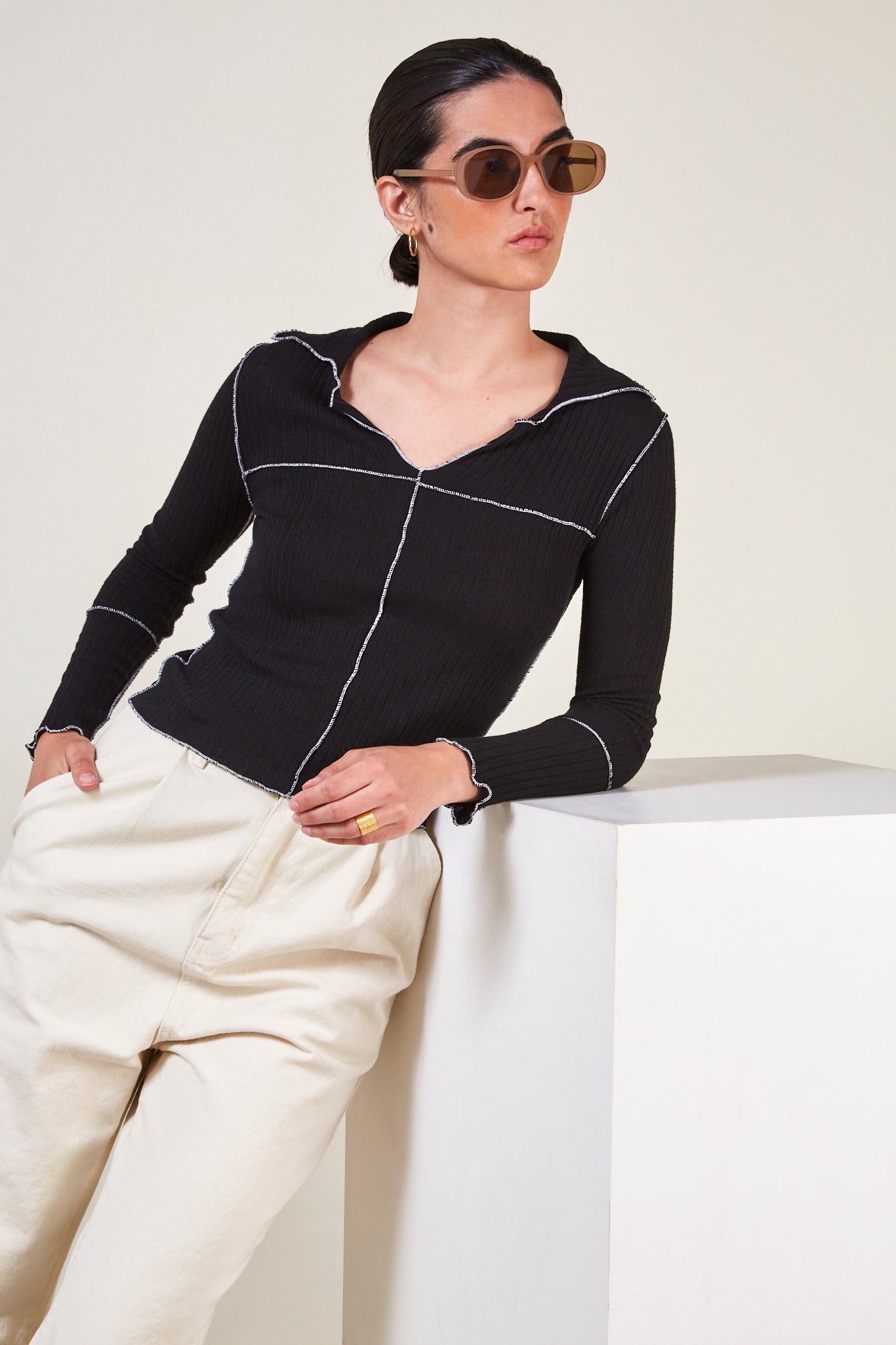 Black and white trim collar top_3