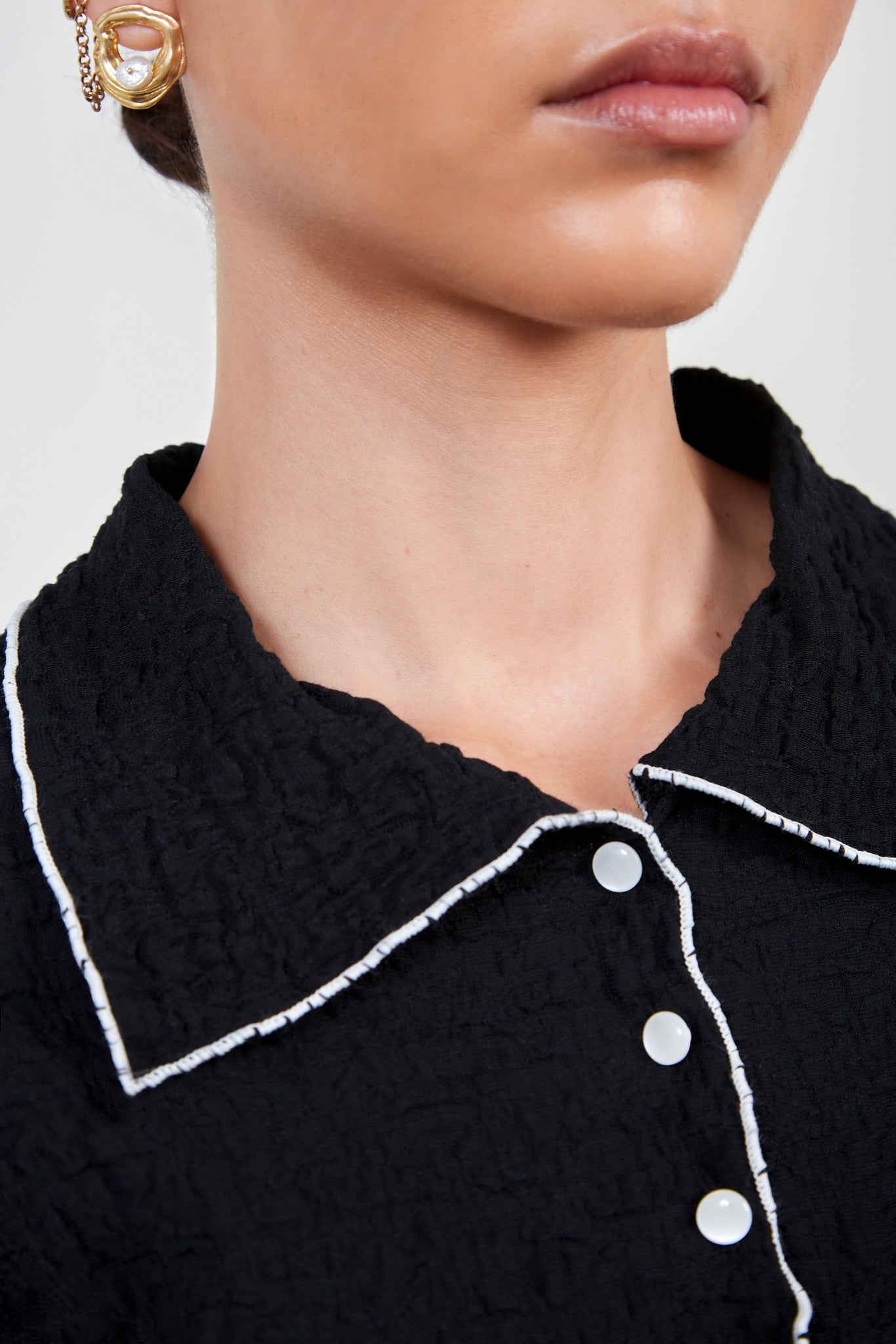 Black and white trim button up top_3