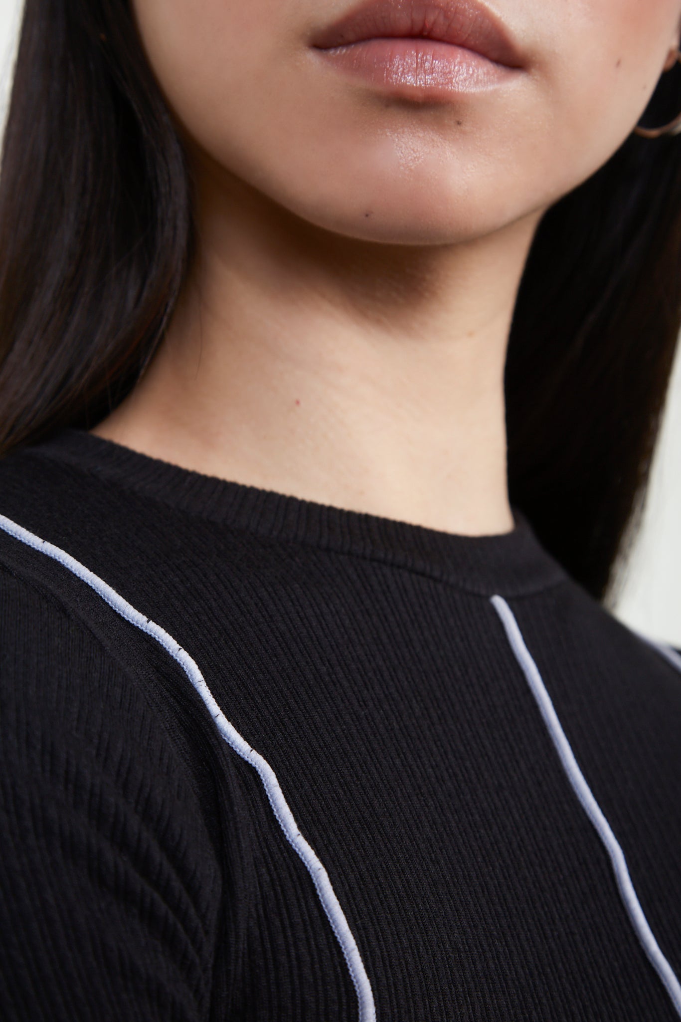 Black and white vertical trim top_3