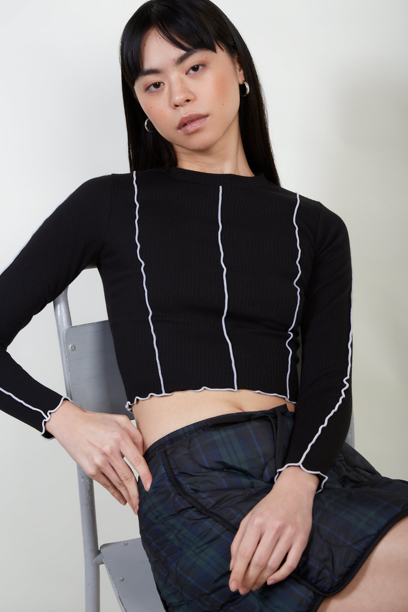 Black and white vertical trim top_5