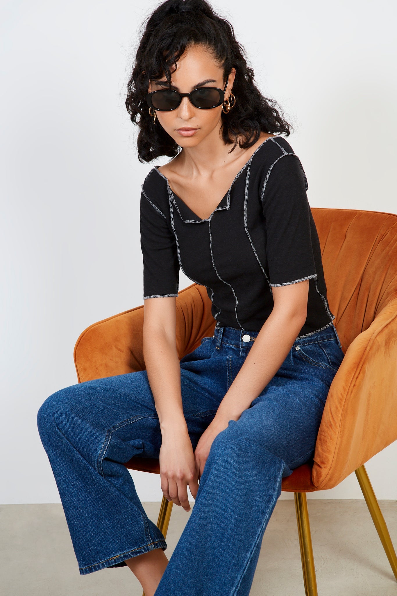 Black and white vertical trim short sleeved top_5