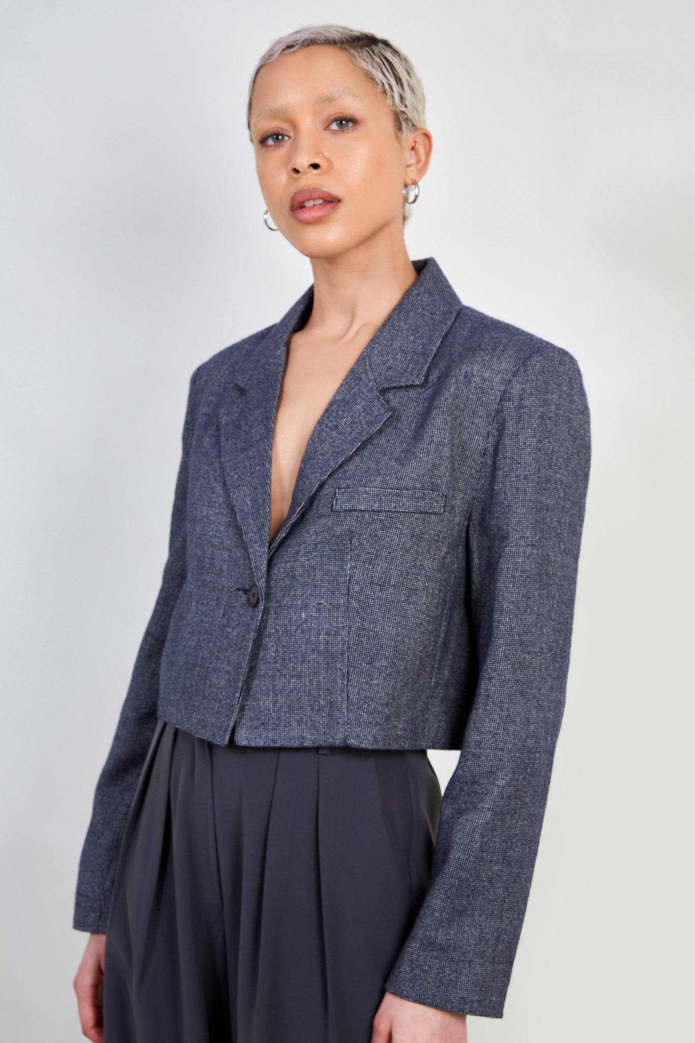 Black and white wool blend short blazer_1