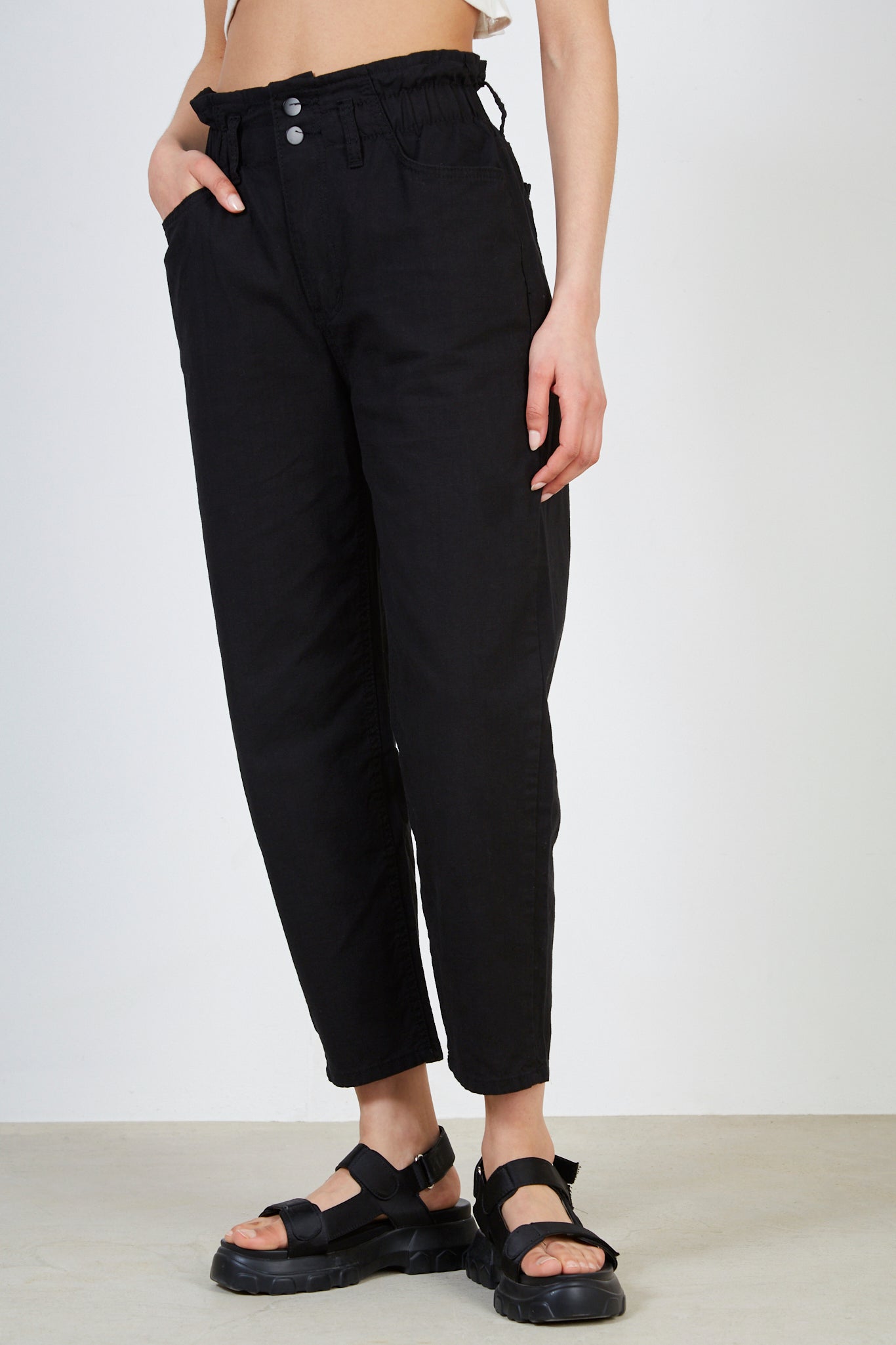 Black bag waist jeans_1