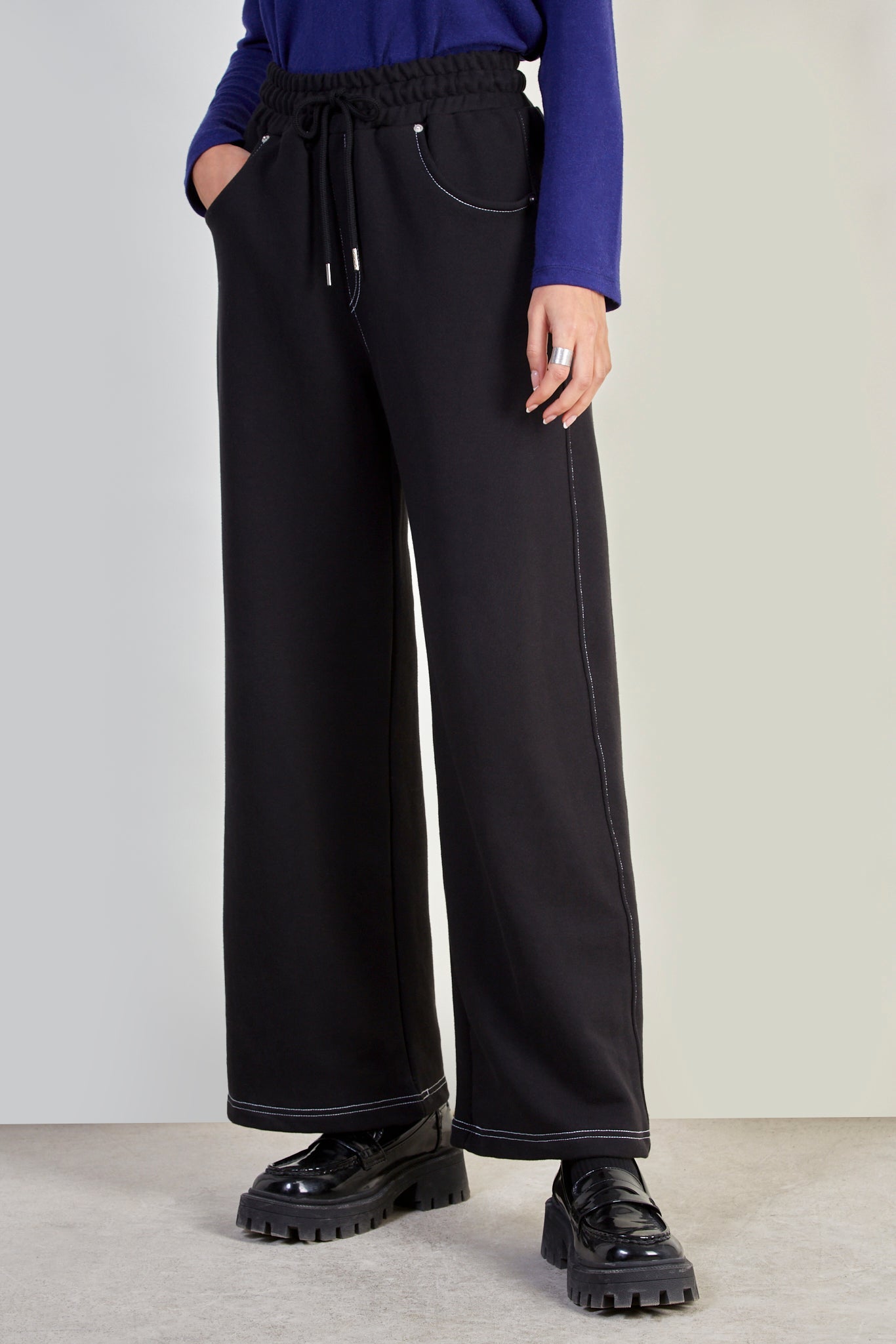 Black contrast stitch wide leg sweat pants_1