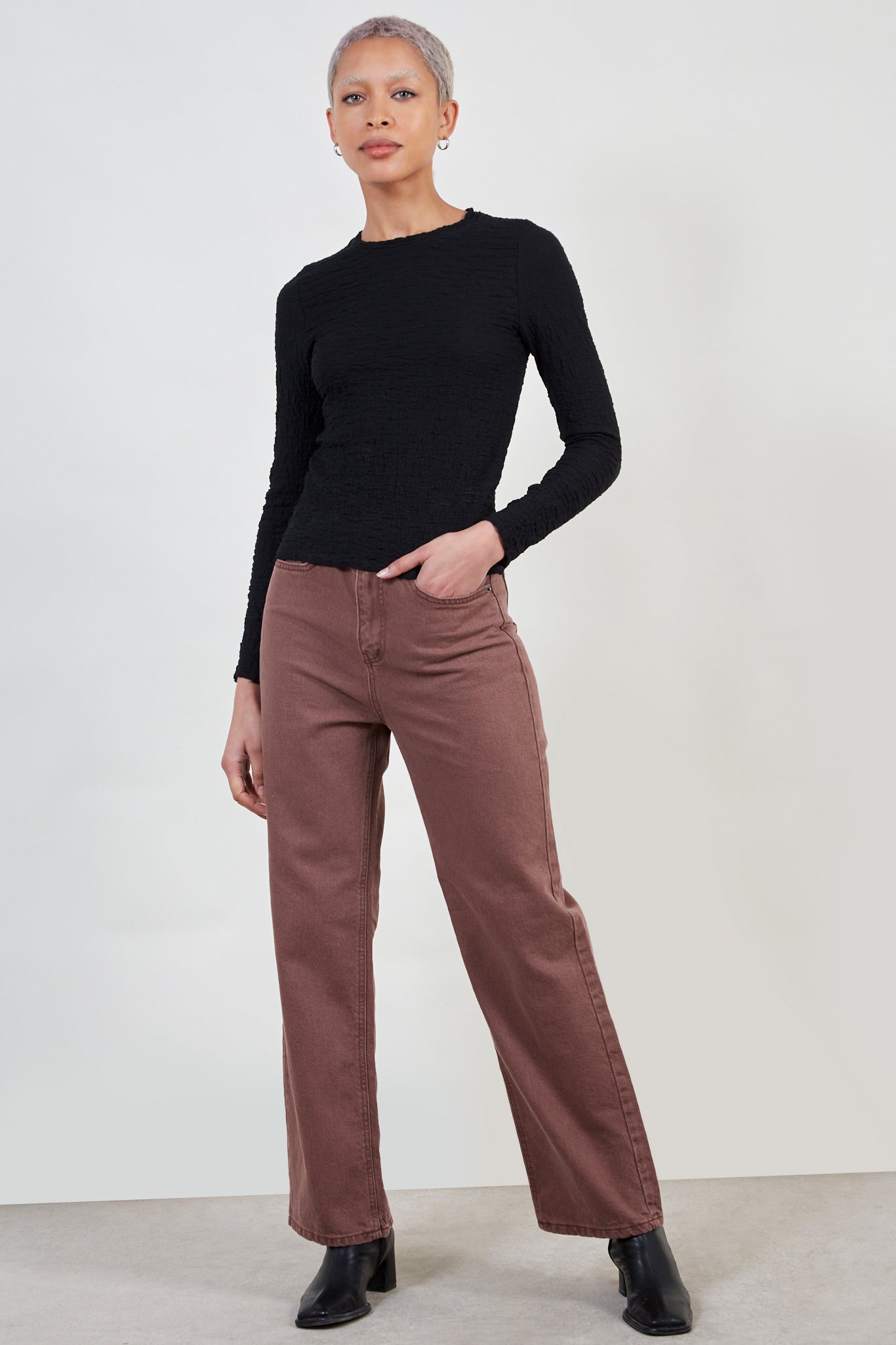 Black crinkled fitted tee_3