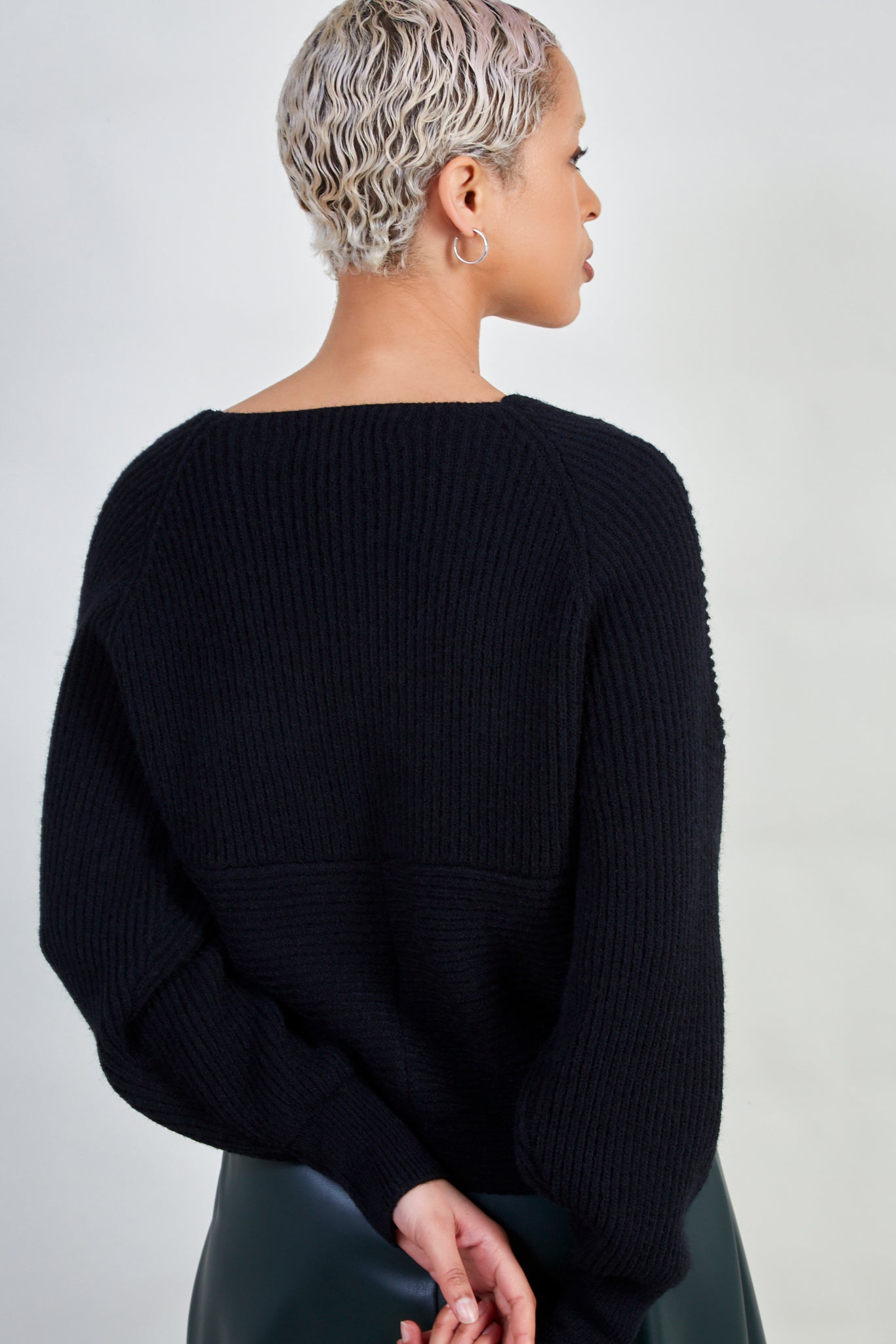 Black cross ribbed knit top_3