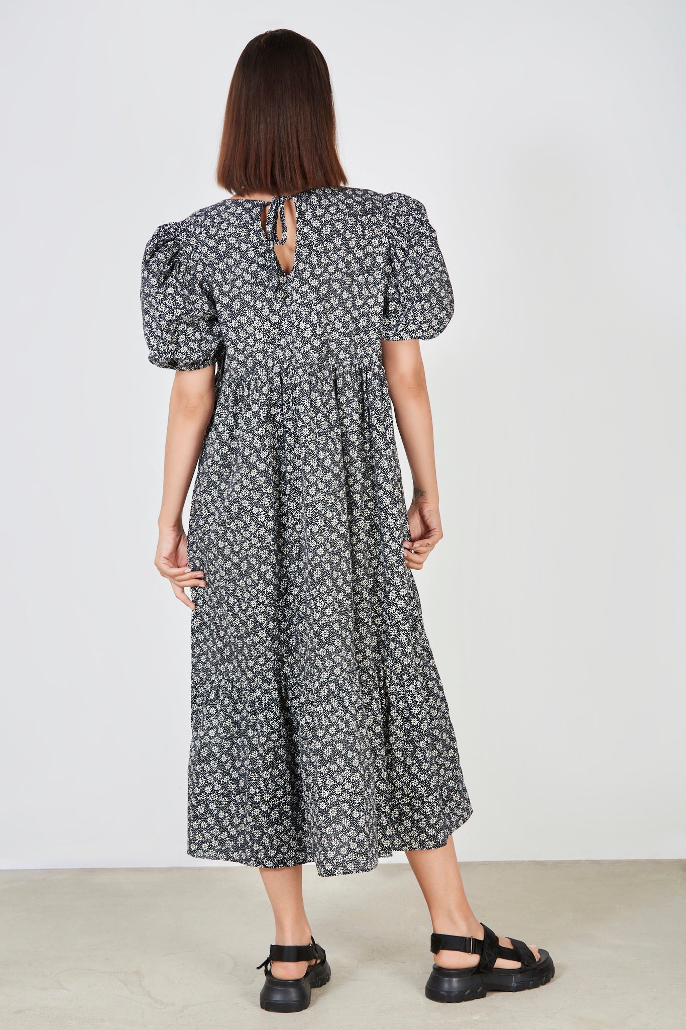 Black daisy print tie back midi dress_2