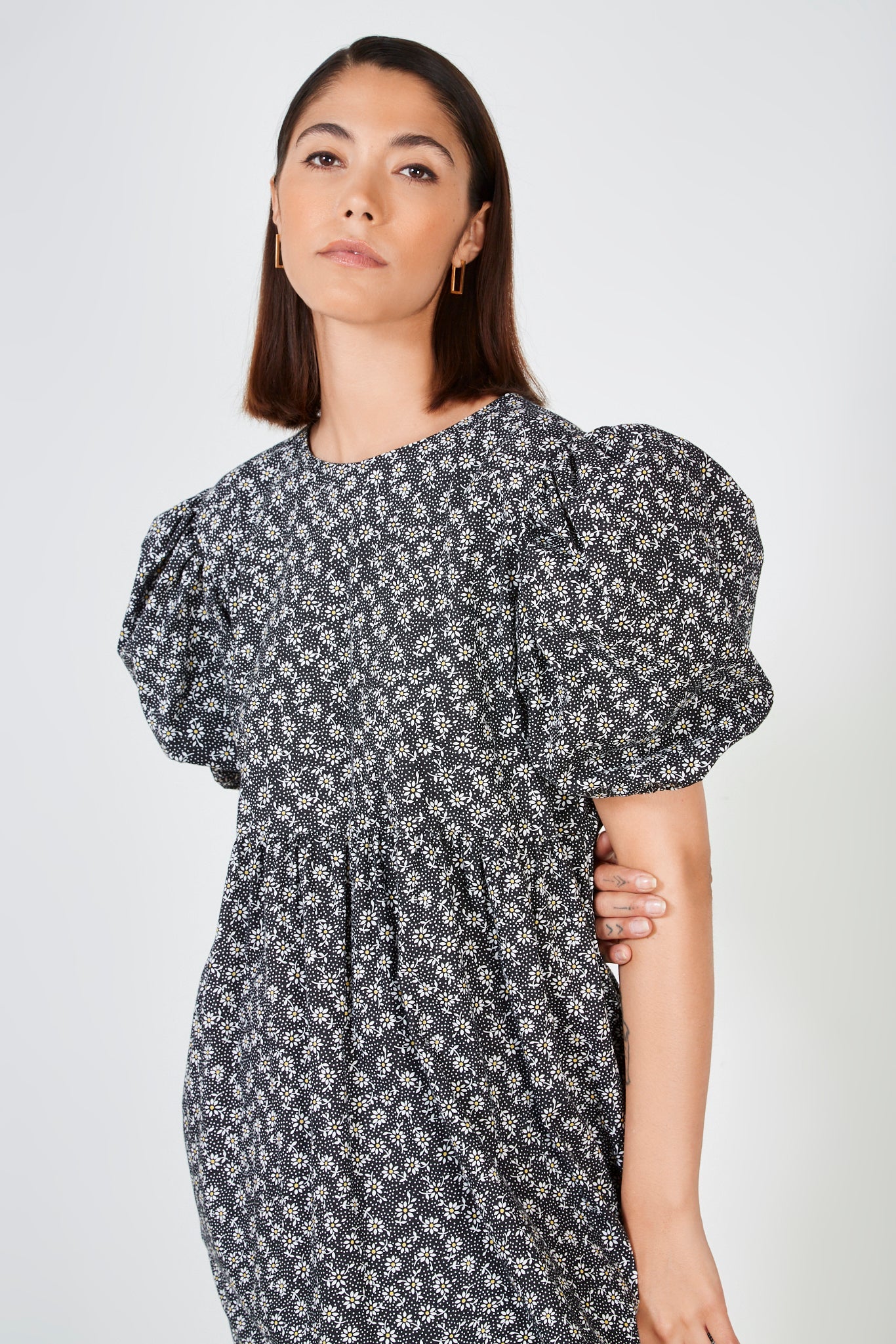 Black daisy print tie back midi dress_3