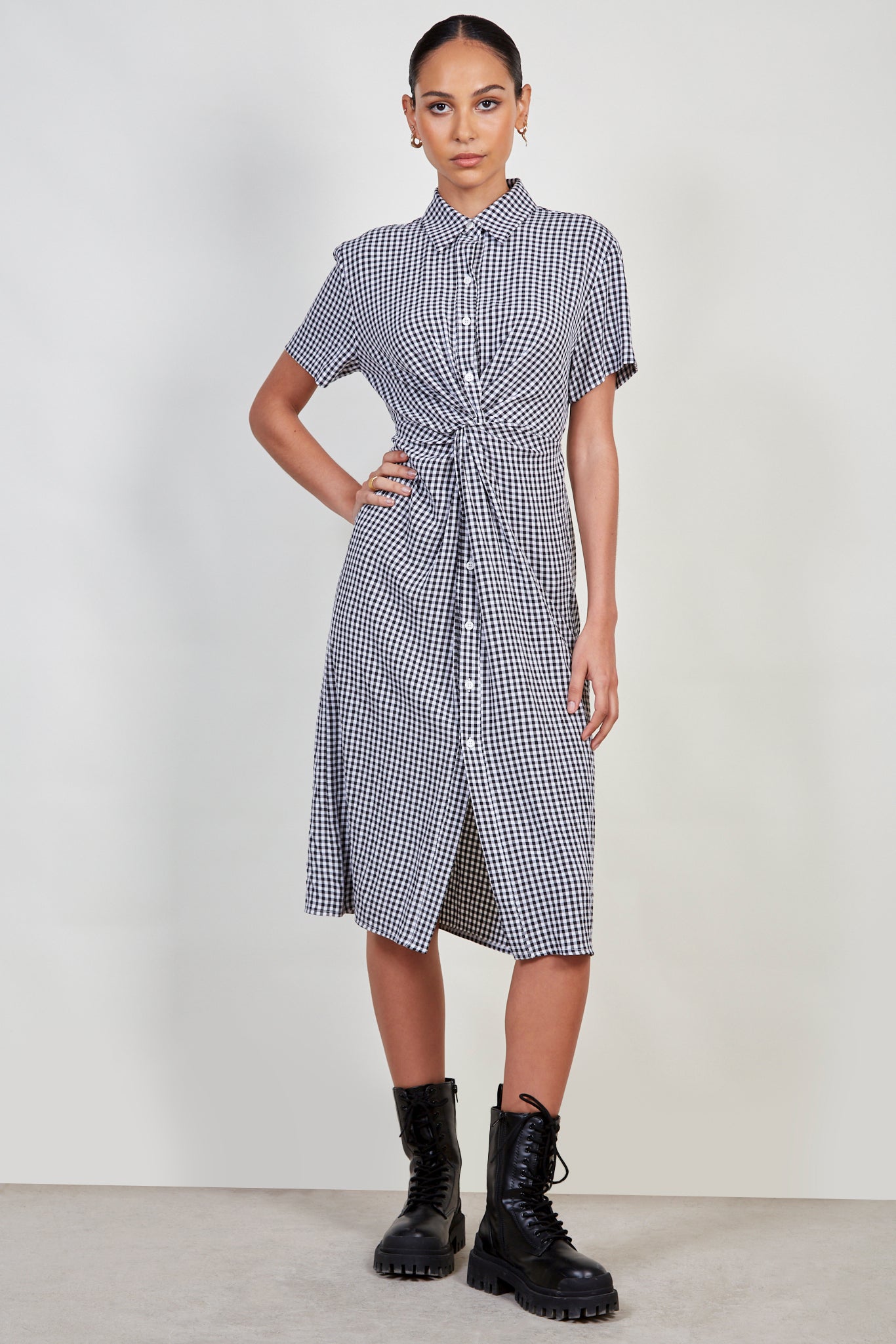 Black gingham short sleeved twist front dress_2