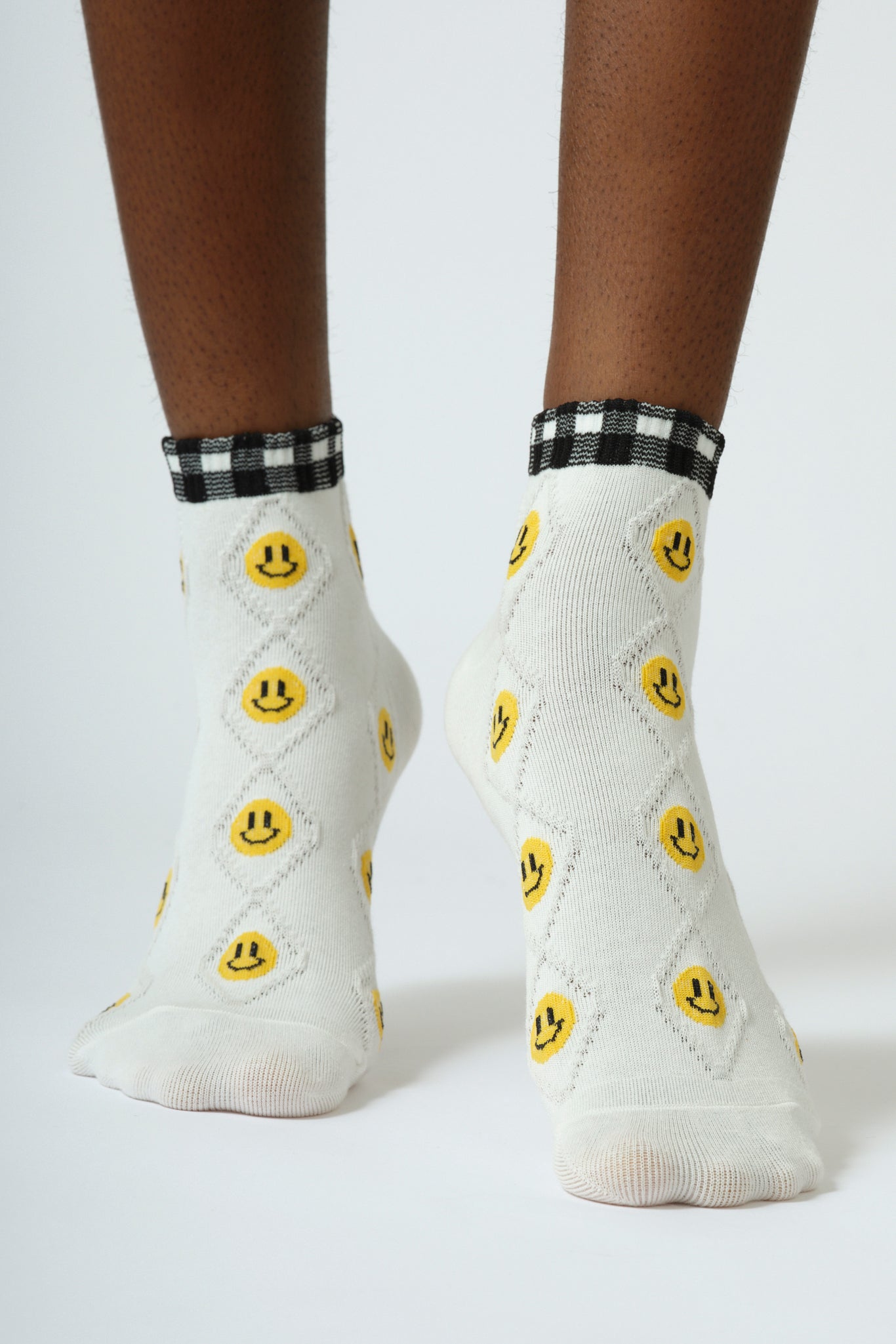 Black gingham smiley face socks_3