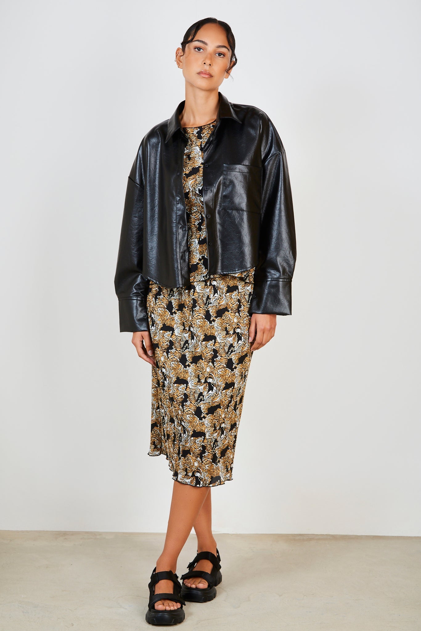 Black high shine shirt_6