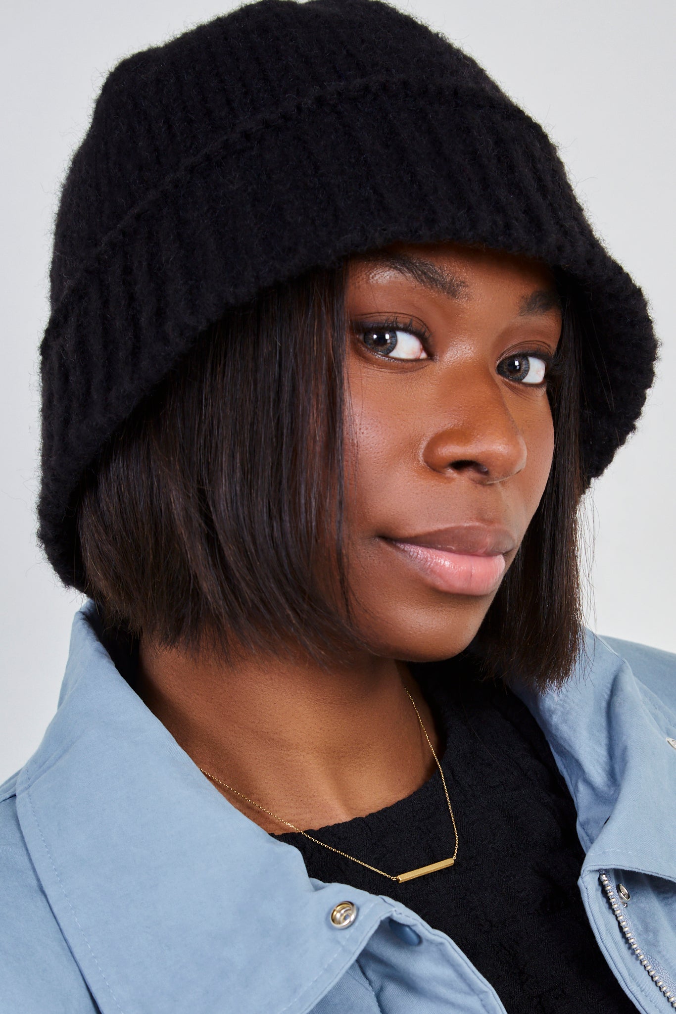 Black knit ribbed trim bucket hat_3