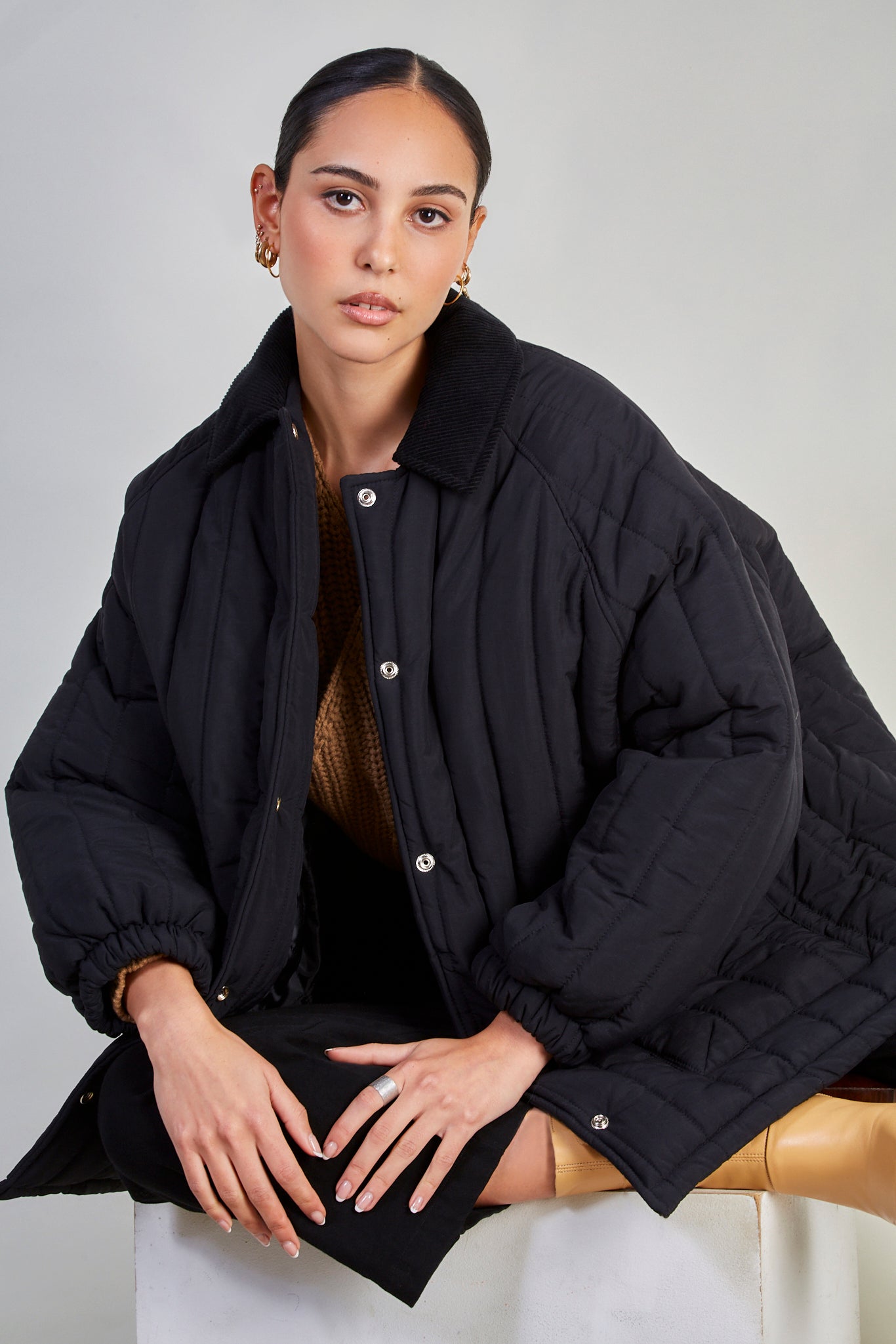 Black lined quilt corduroy collar coat_6