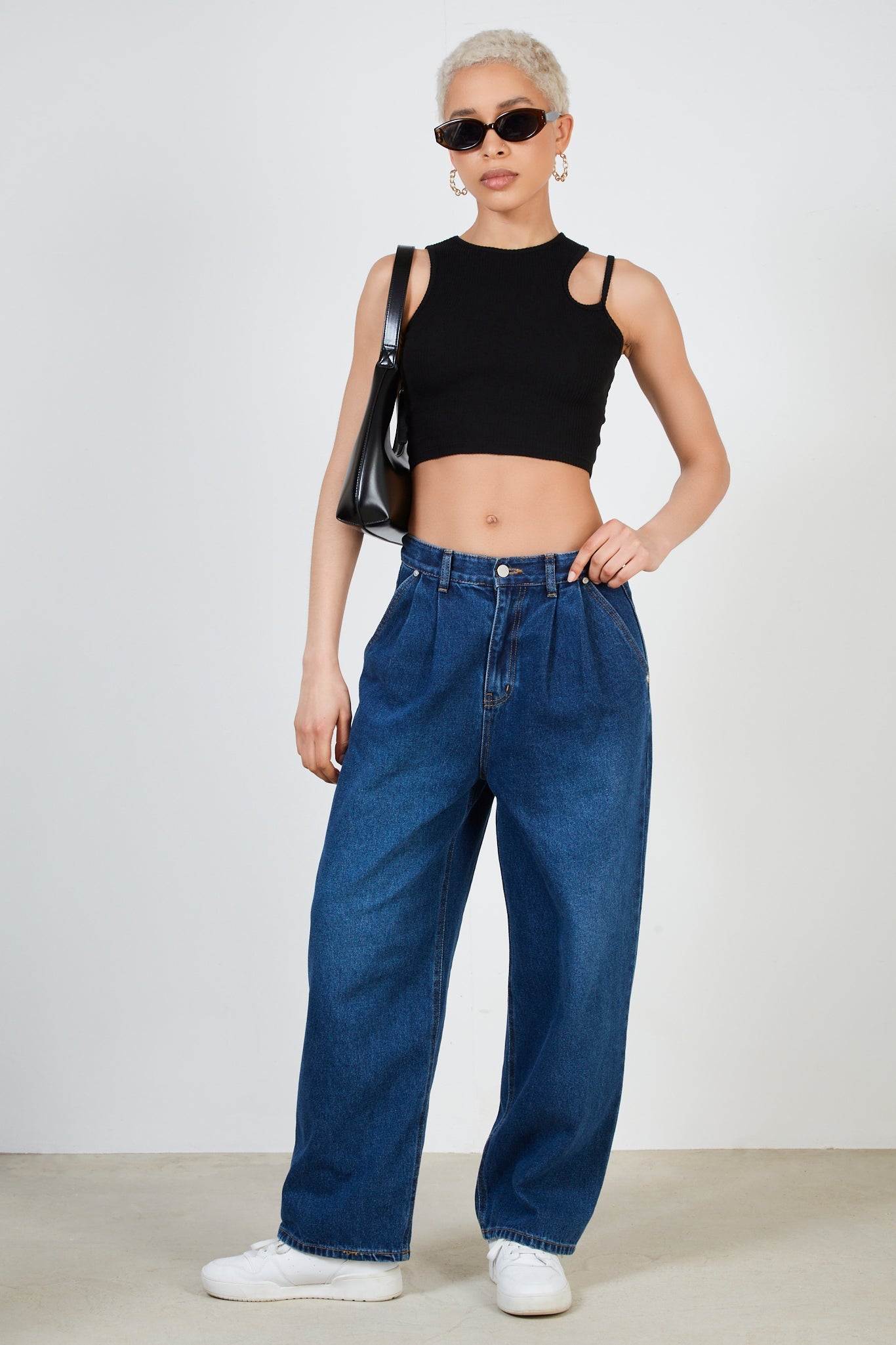 Black loop cut out shoulder tank_3