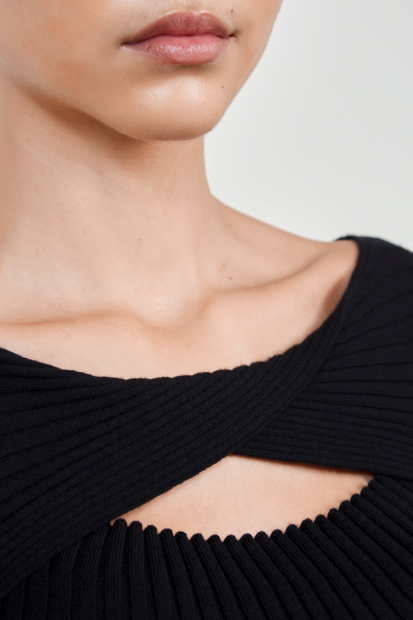 Black peek twist front knit top_4
