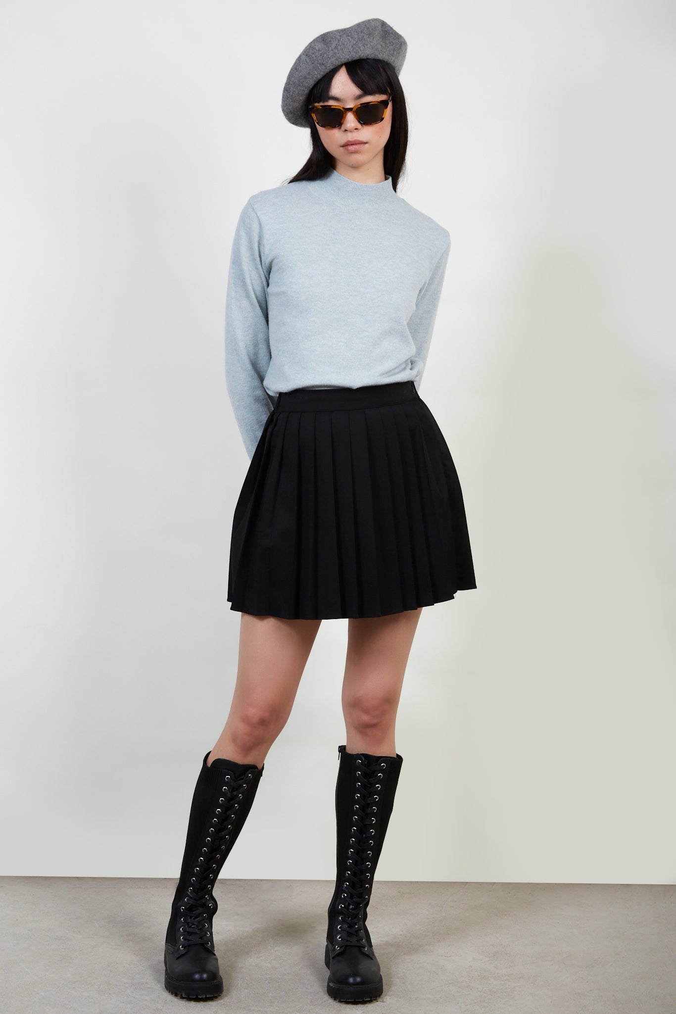 Black pleated mini skirt_2