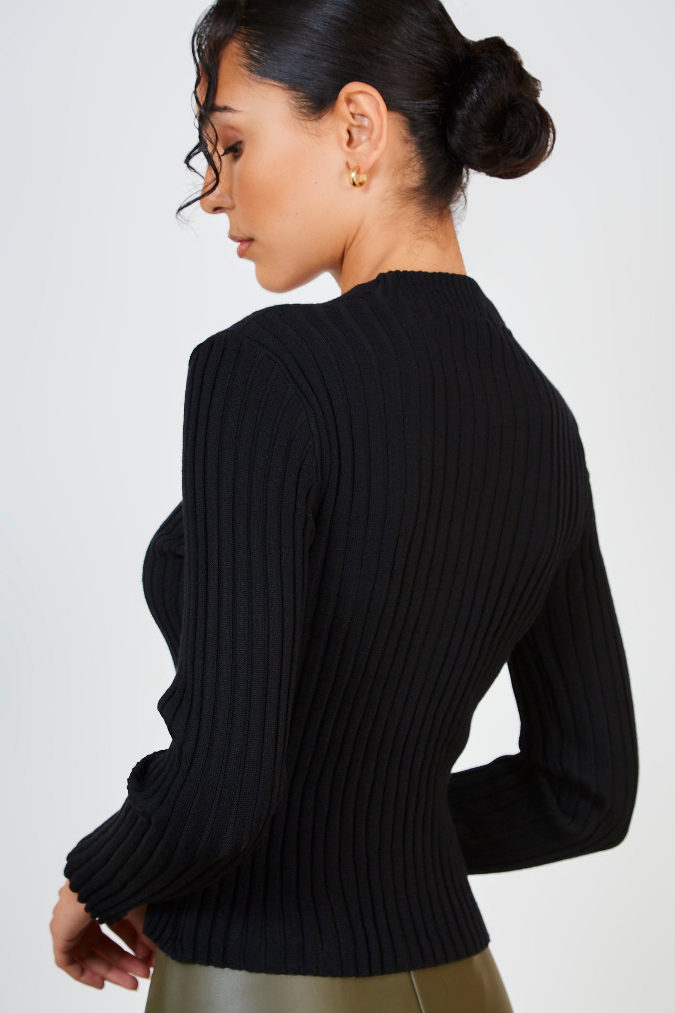 Black ribbed cableknit strip knit top_2