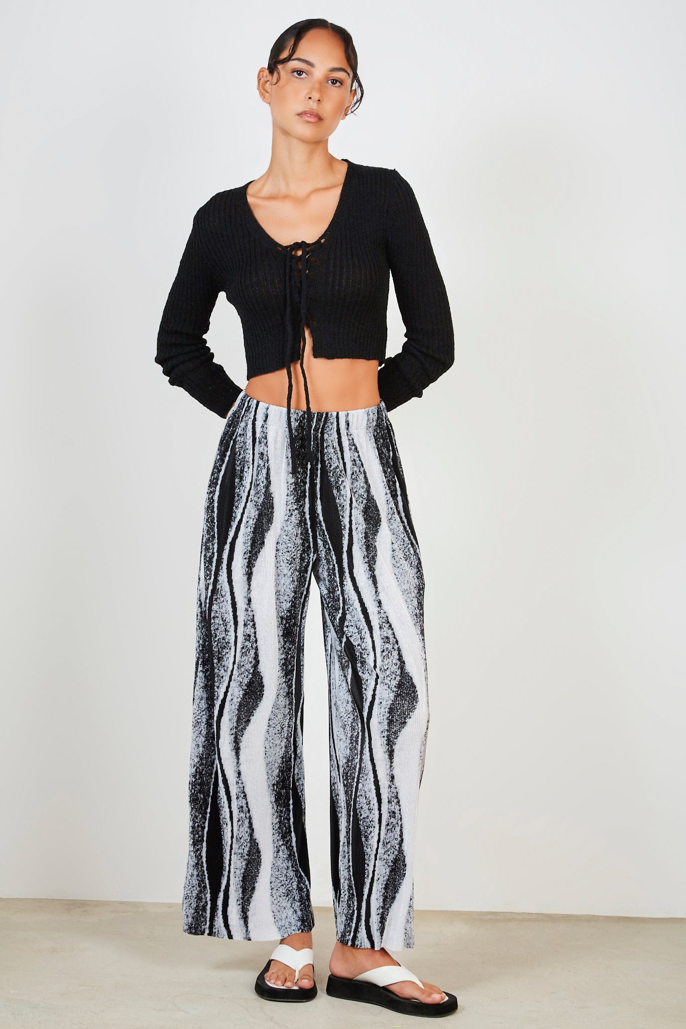 Black ribbed lace up cardigan_4