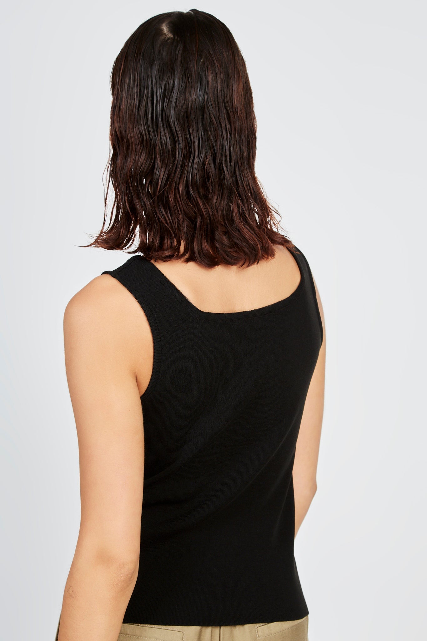 Black rounded neck knit tank_2