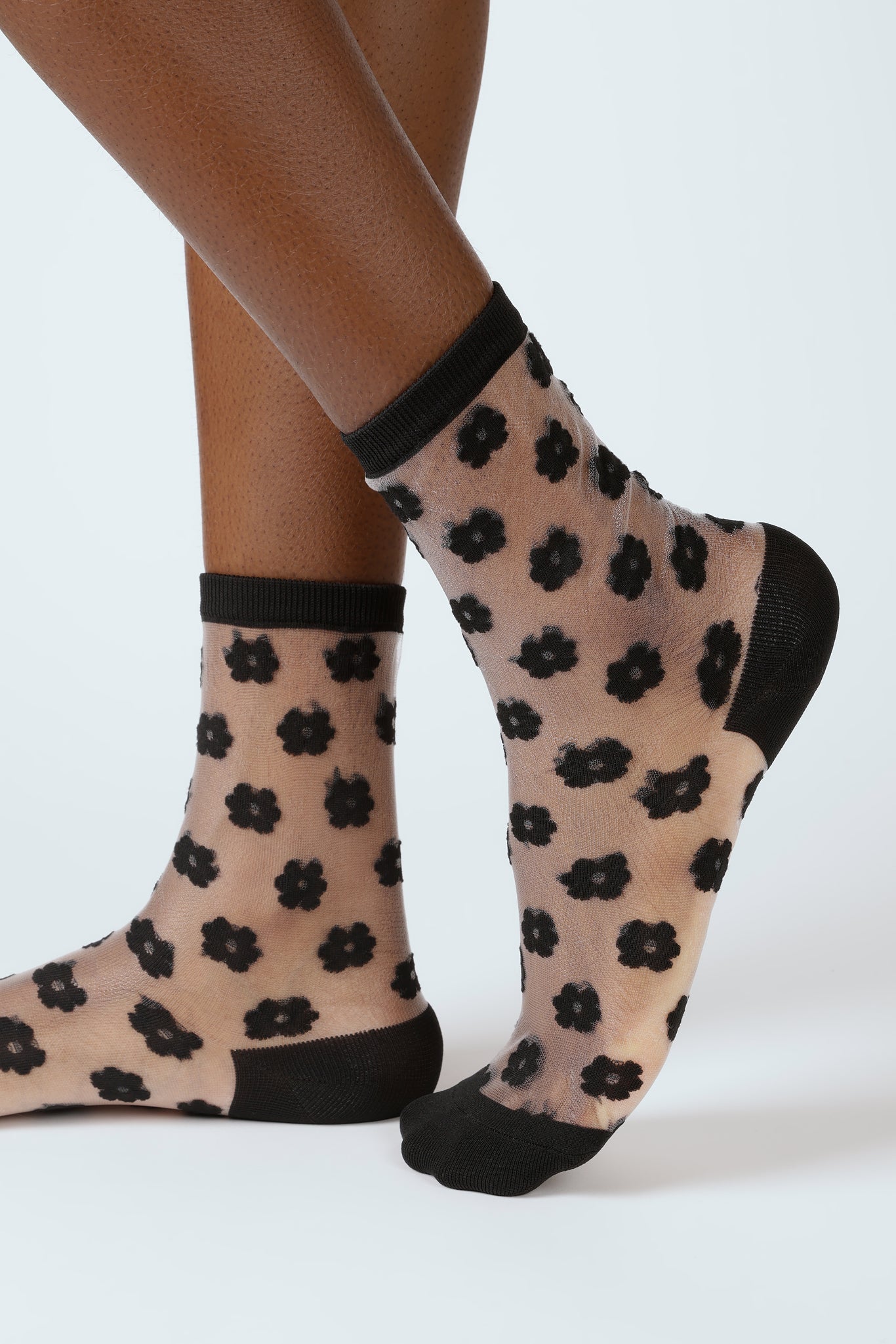 Black sheer tiny flower socks_1
