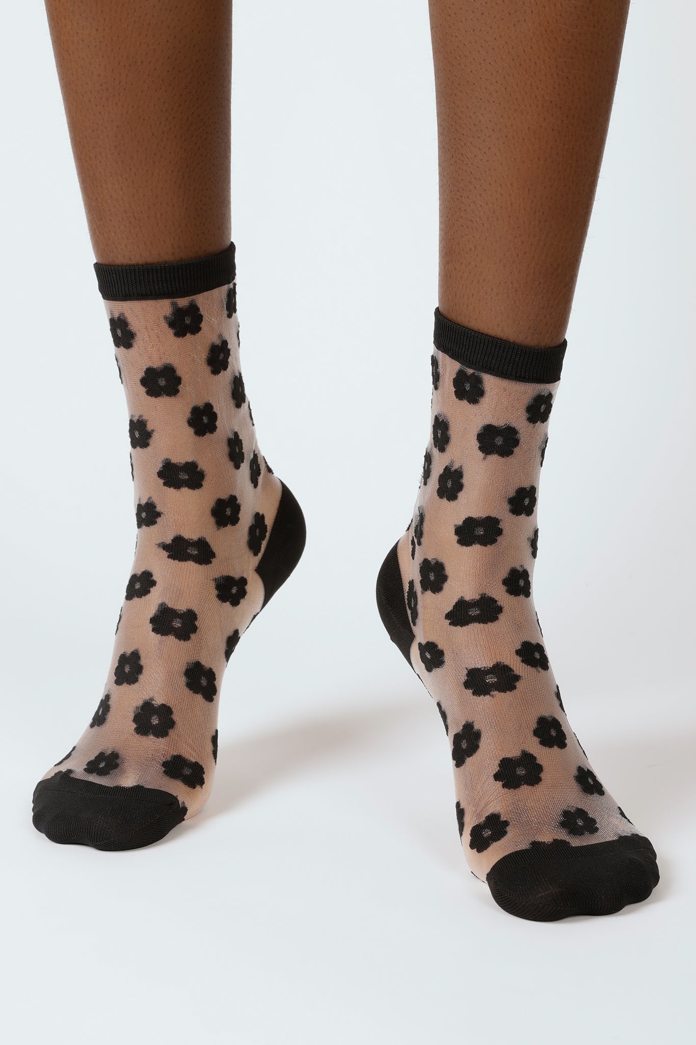Black sheer tiny flower socks_4