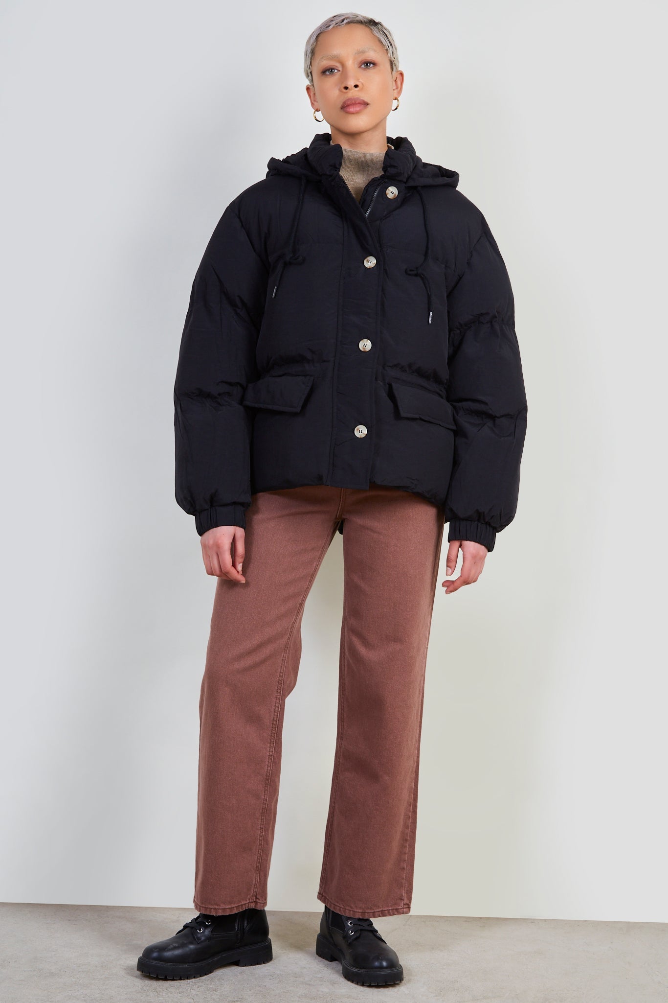 Black short hooded puffer jacket_2