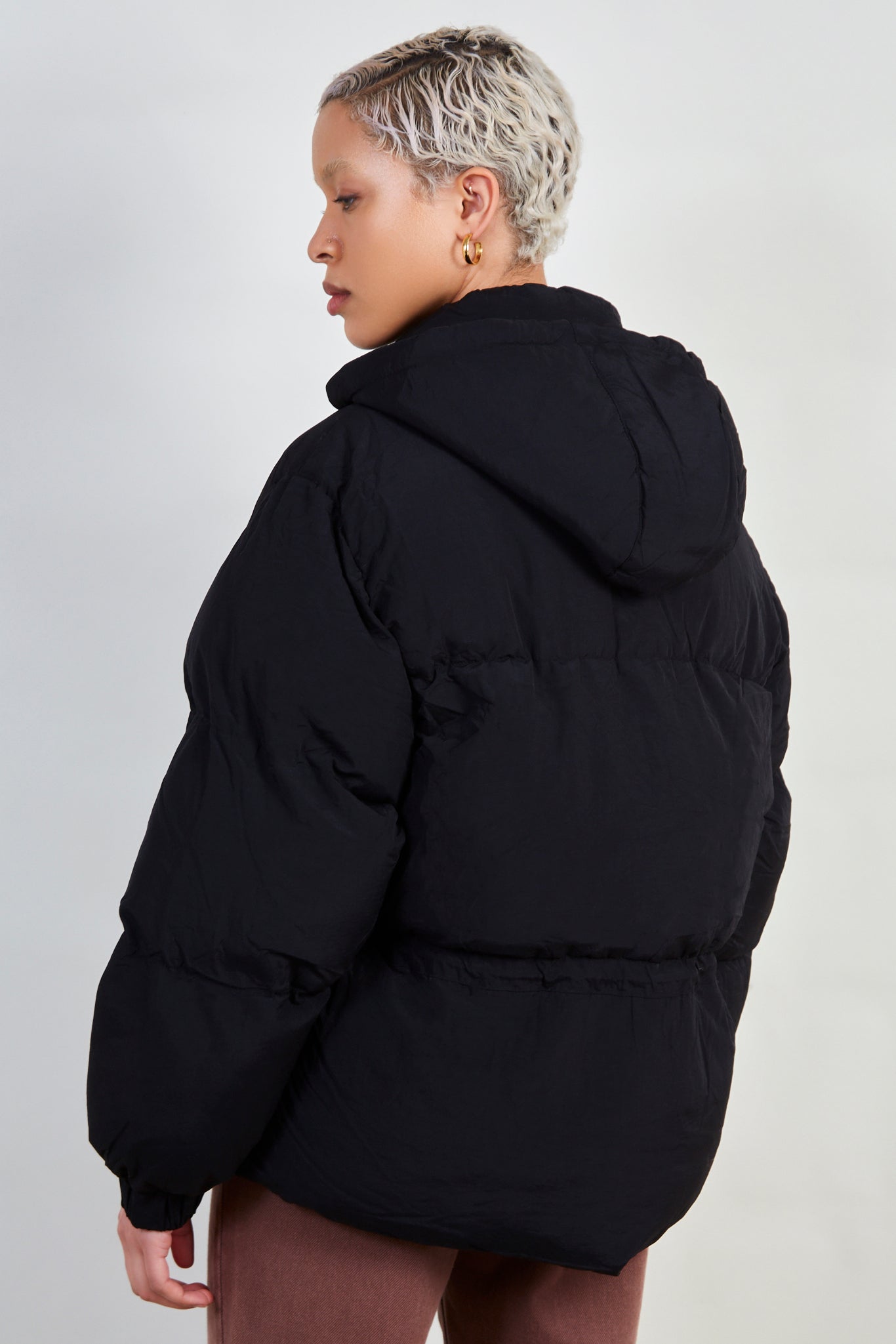 Black short hooded puffer jacket_3