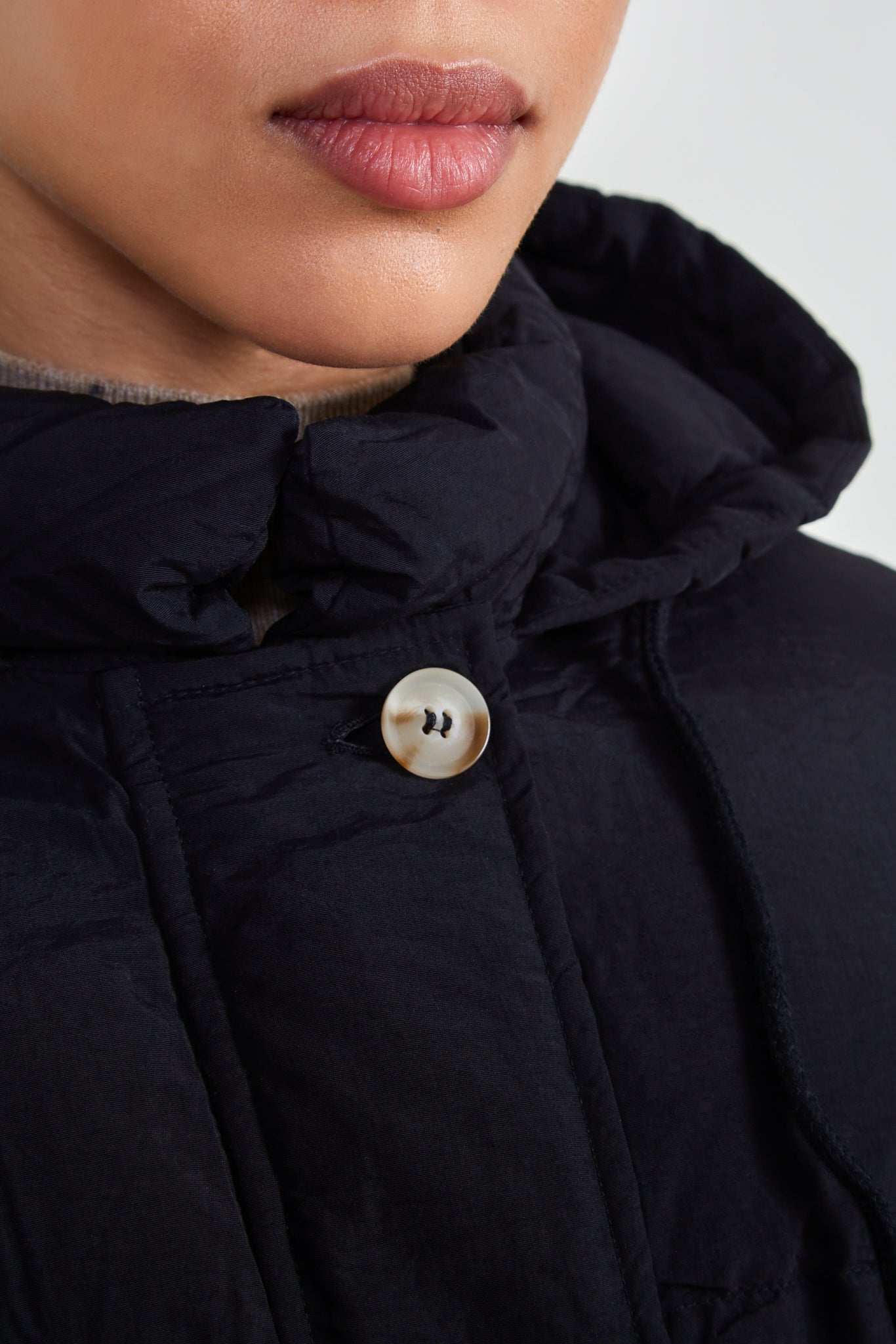 Black short hooded puffer jacket_4