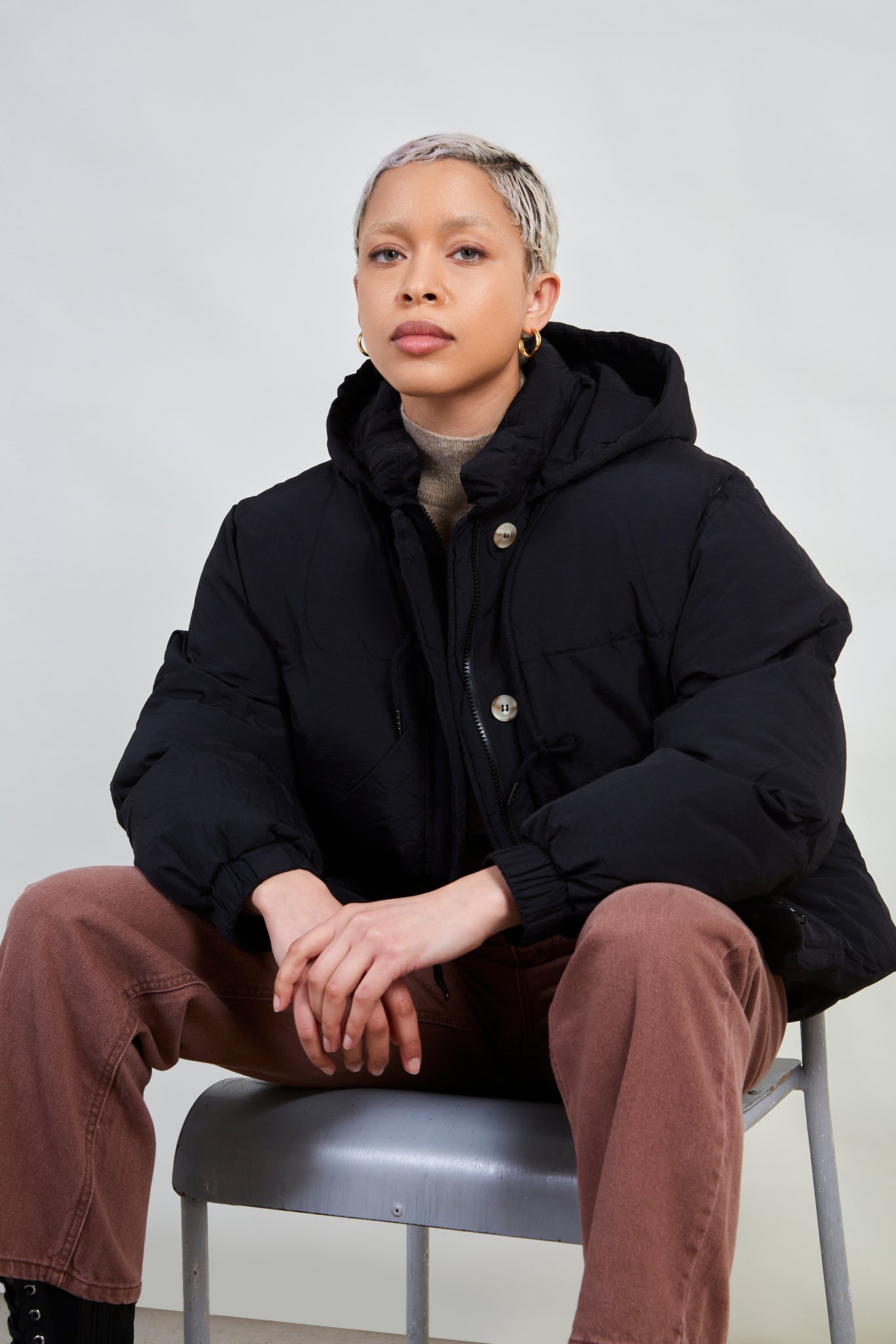 Black short hooded puffer jacket_6