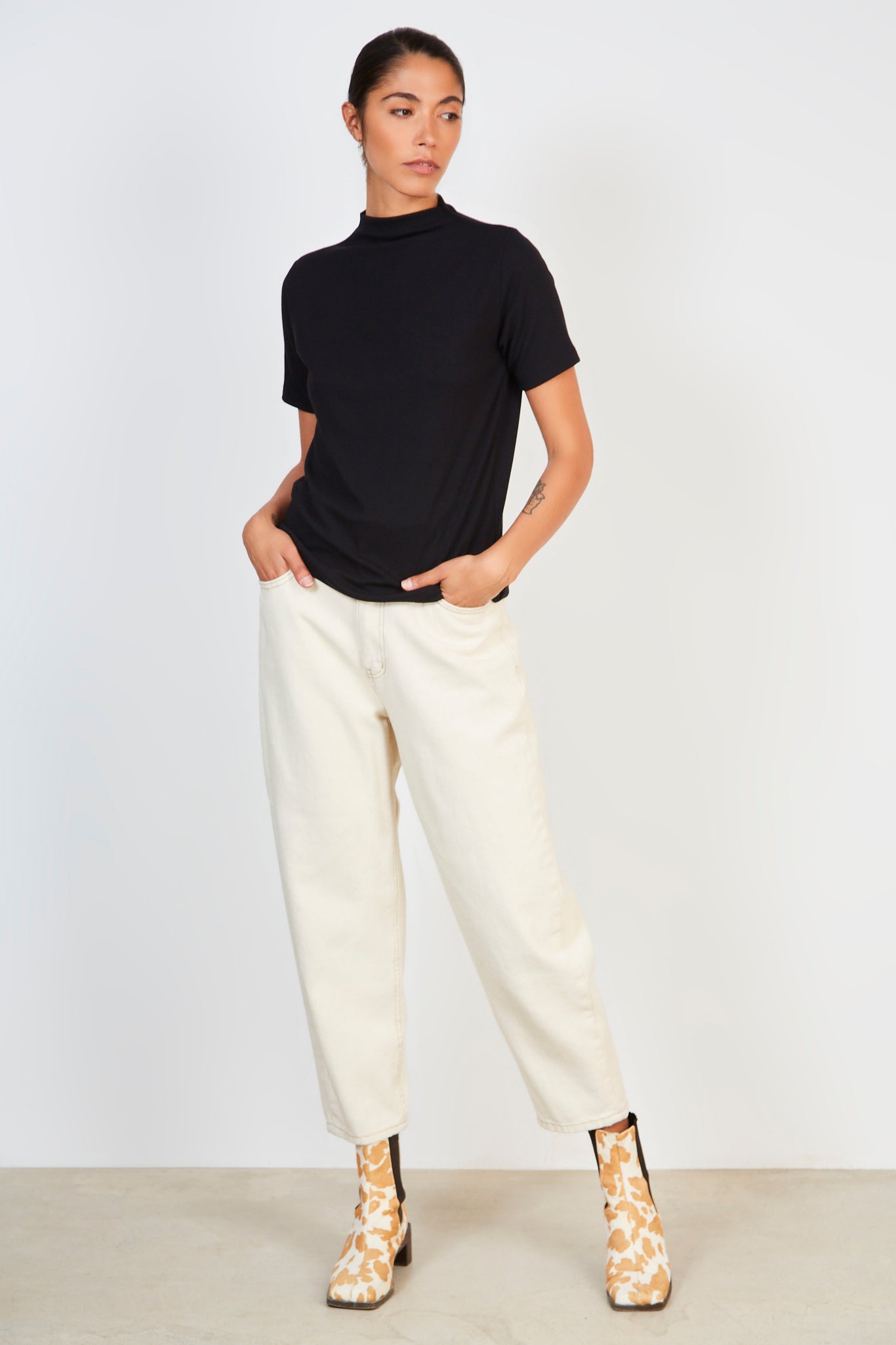 Black short sleeved mock neck tee_3