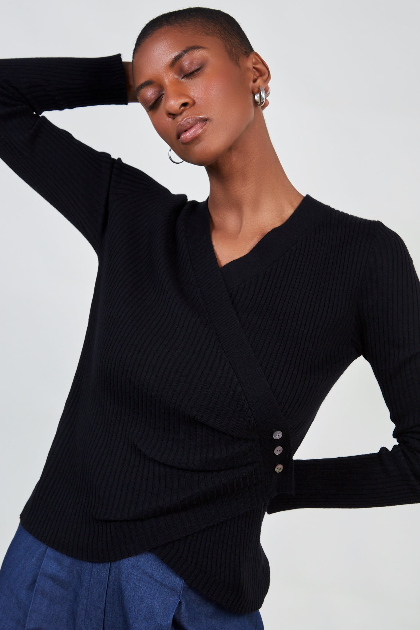 Black side button knit top_4