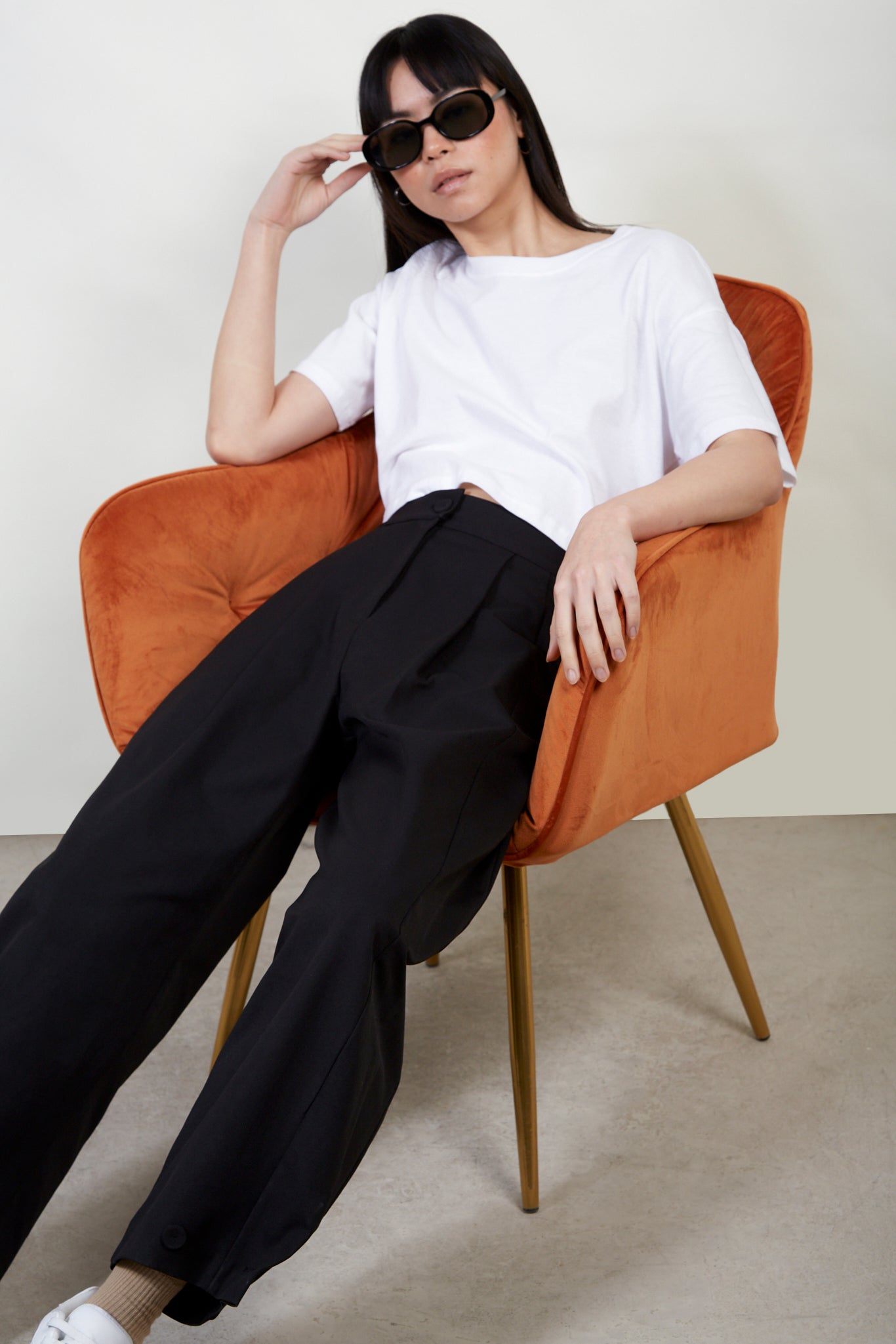 Black smart button hem trousers_6