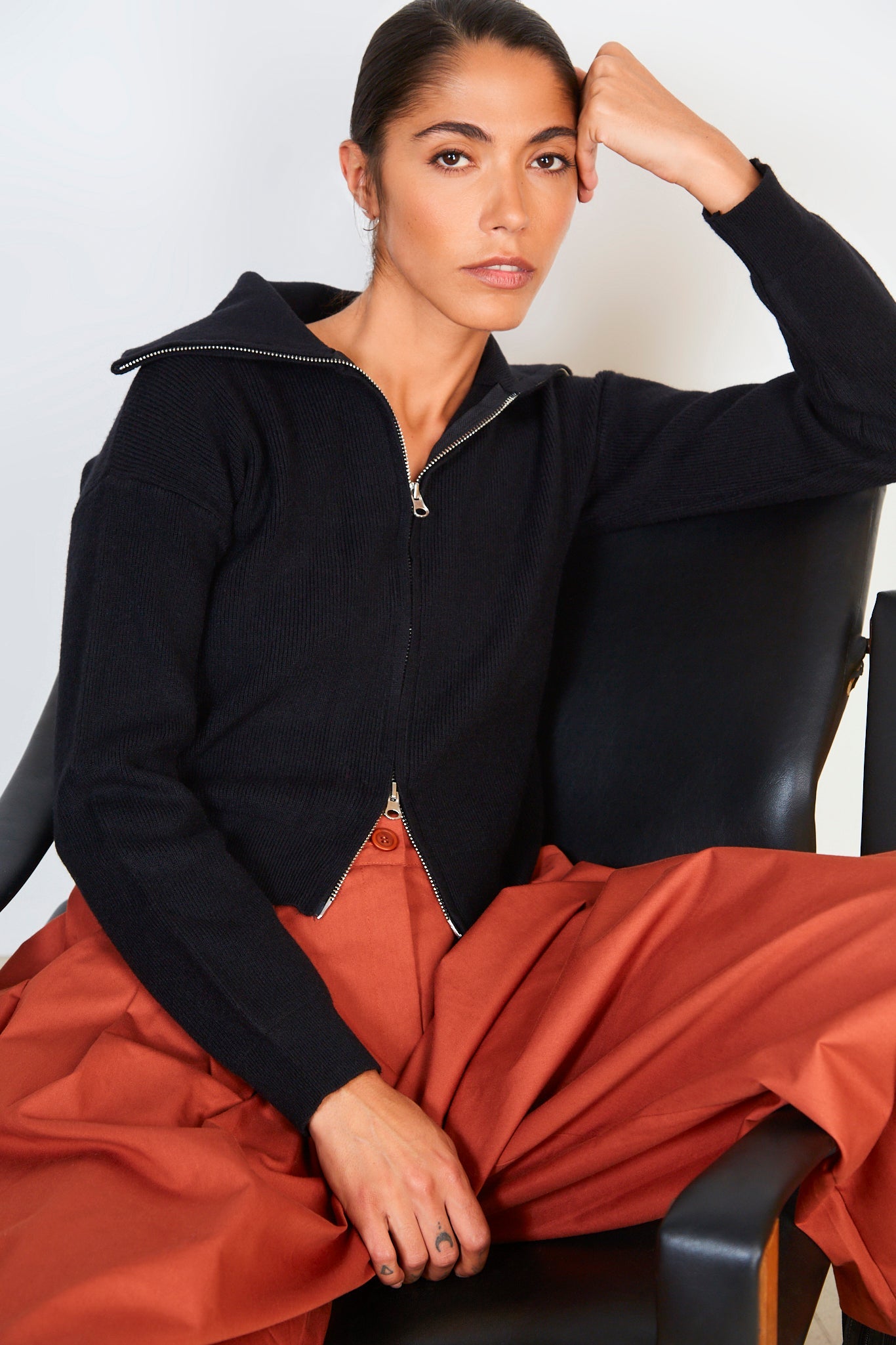 Black smooth wide collar cardigan_5