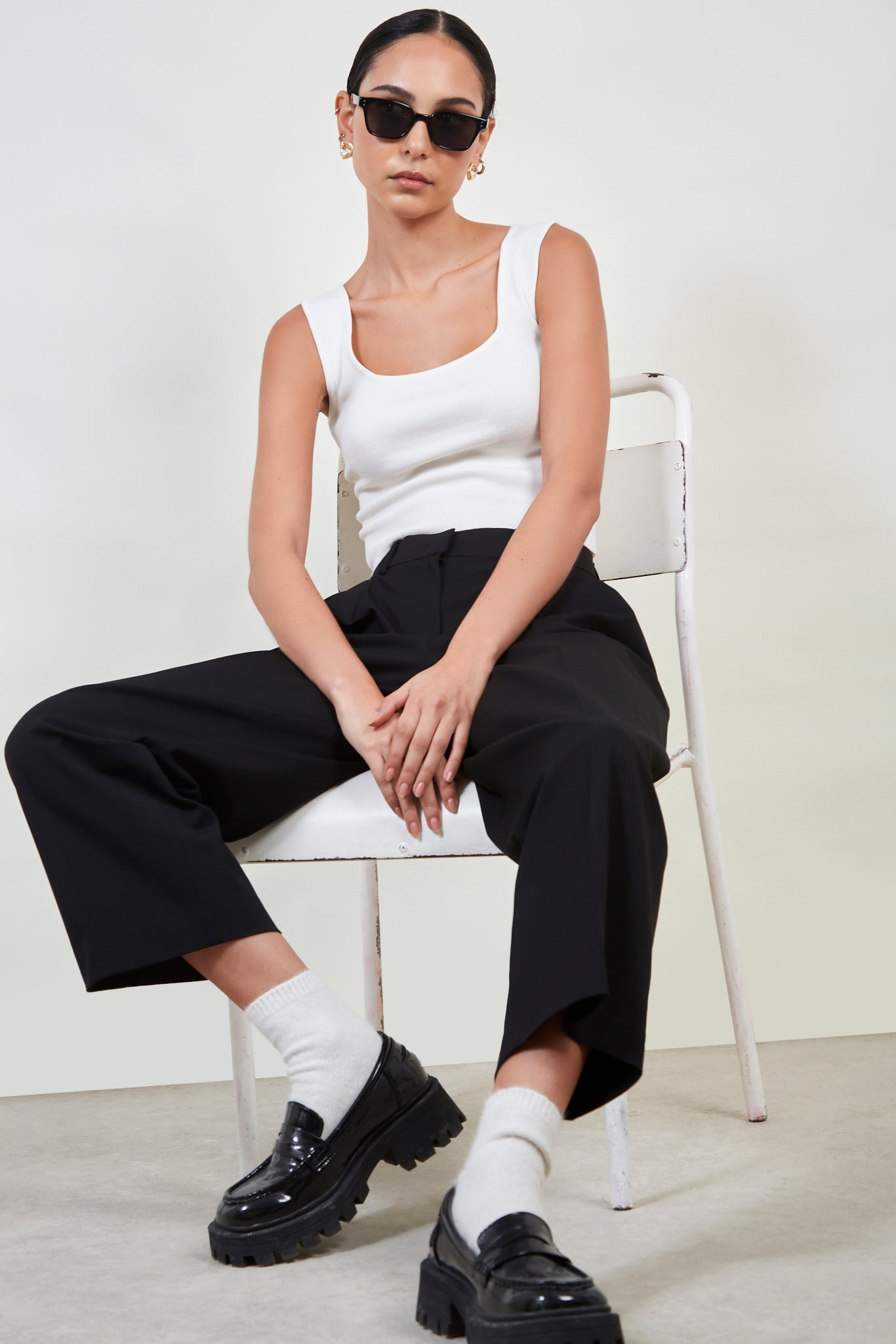 Black tailored suit trousers_5