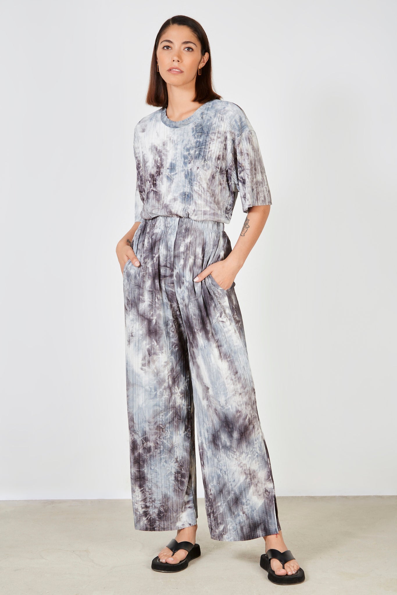 Black tie dye print ribbed trousers_4