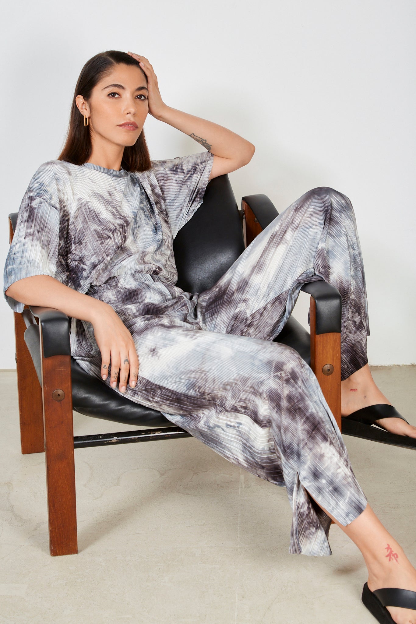 Black tie dye print ribbed trousers_1
