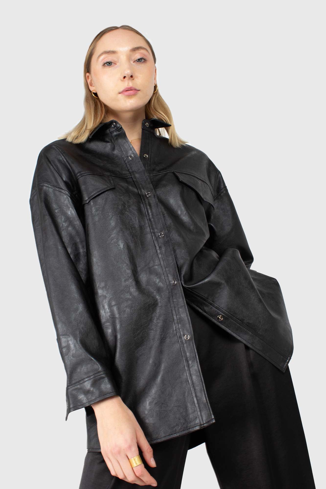 Black vegan leather belted shirt jacket_3