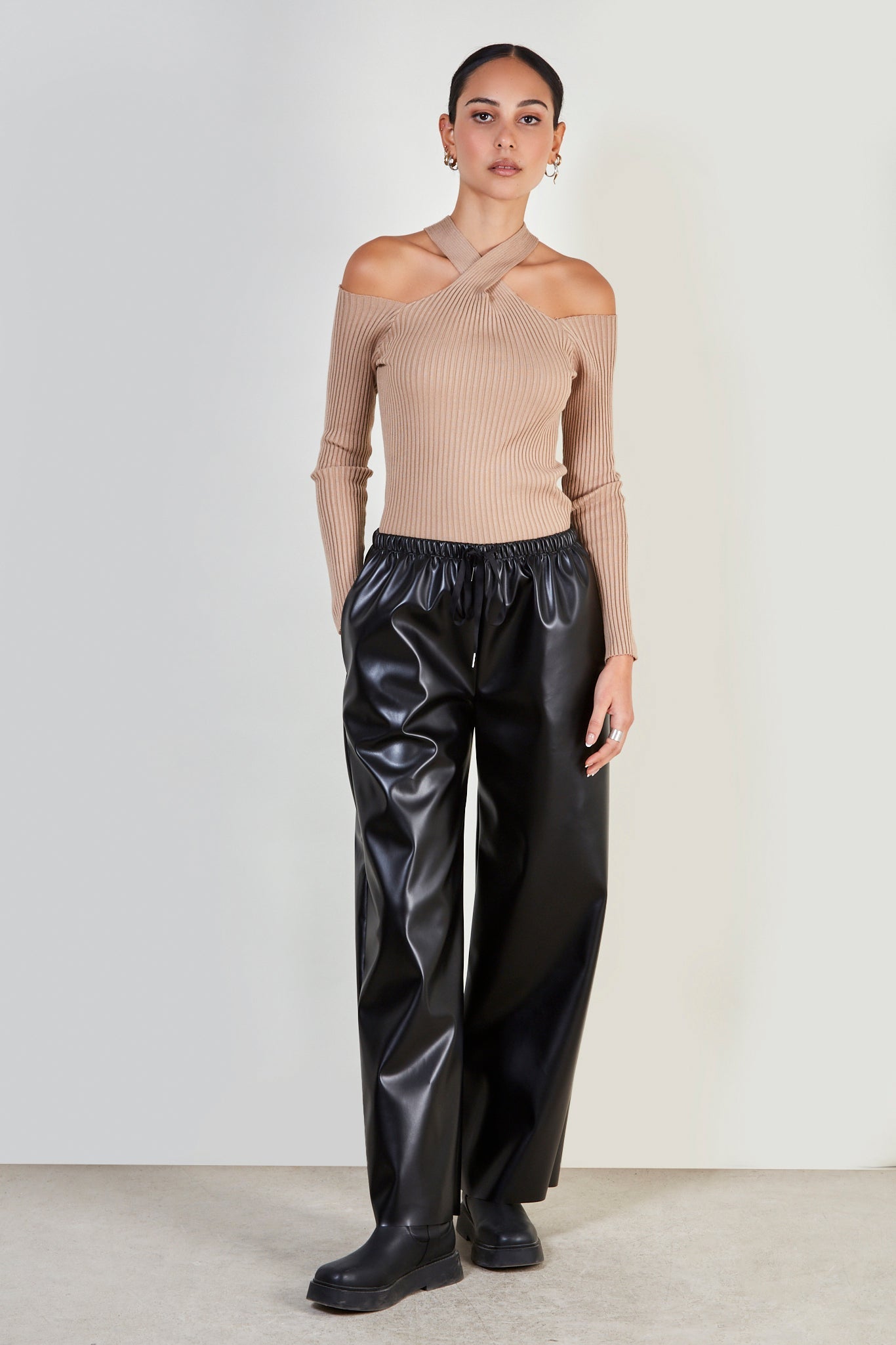 Black vegan leather drawstring trousers_2