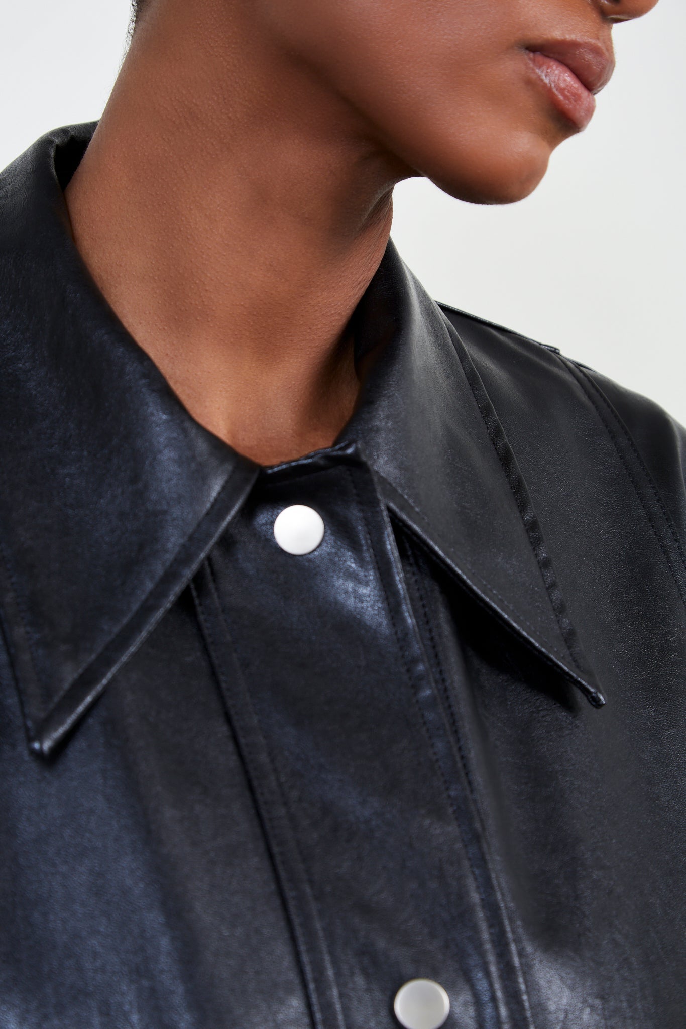 Black vegan leather long parka_5