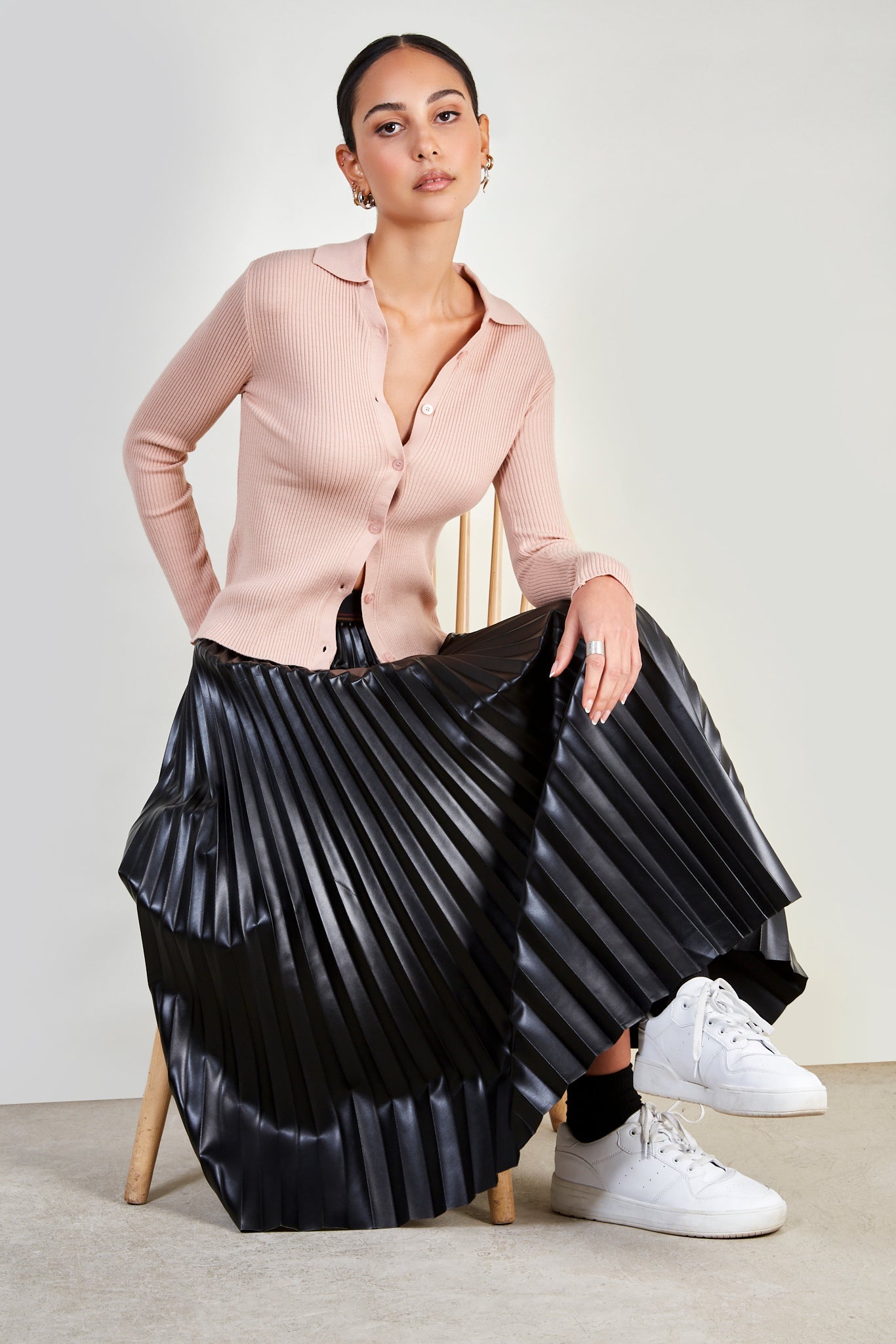 Black vegan leather long pleated skirt_5