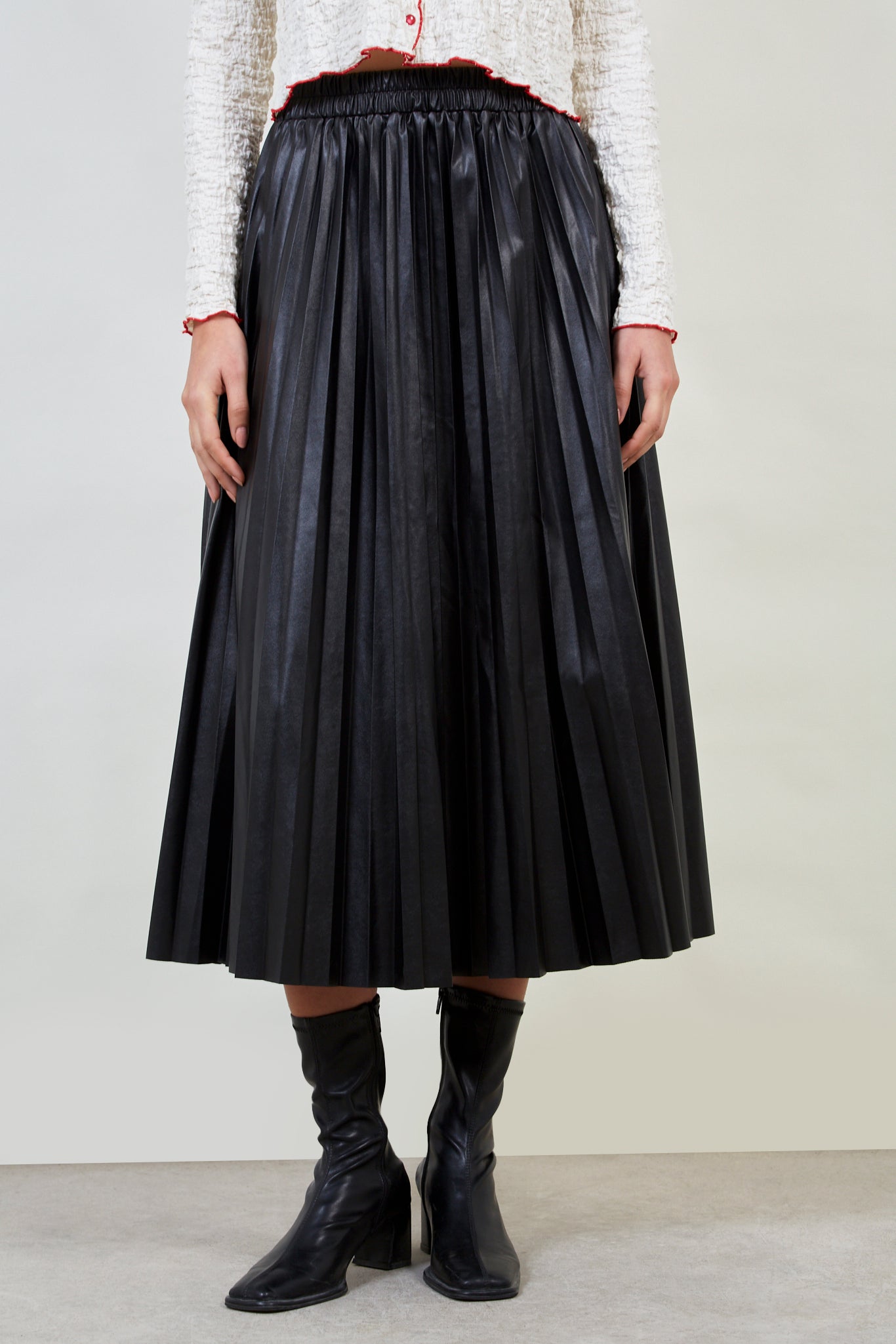 Black vegan leather pleated skirt_1