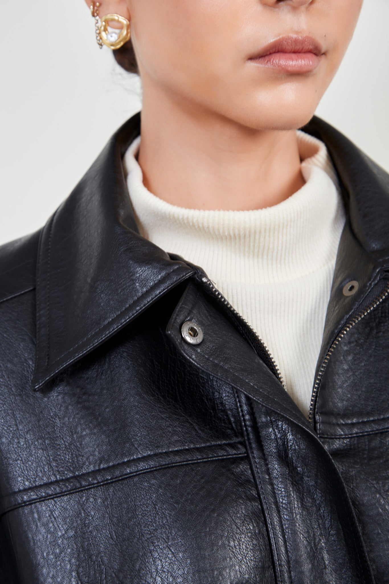 Black vegan leather short jacket_4