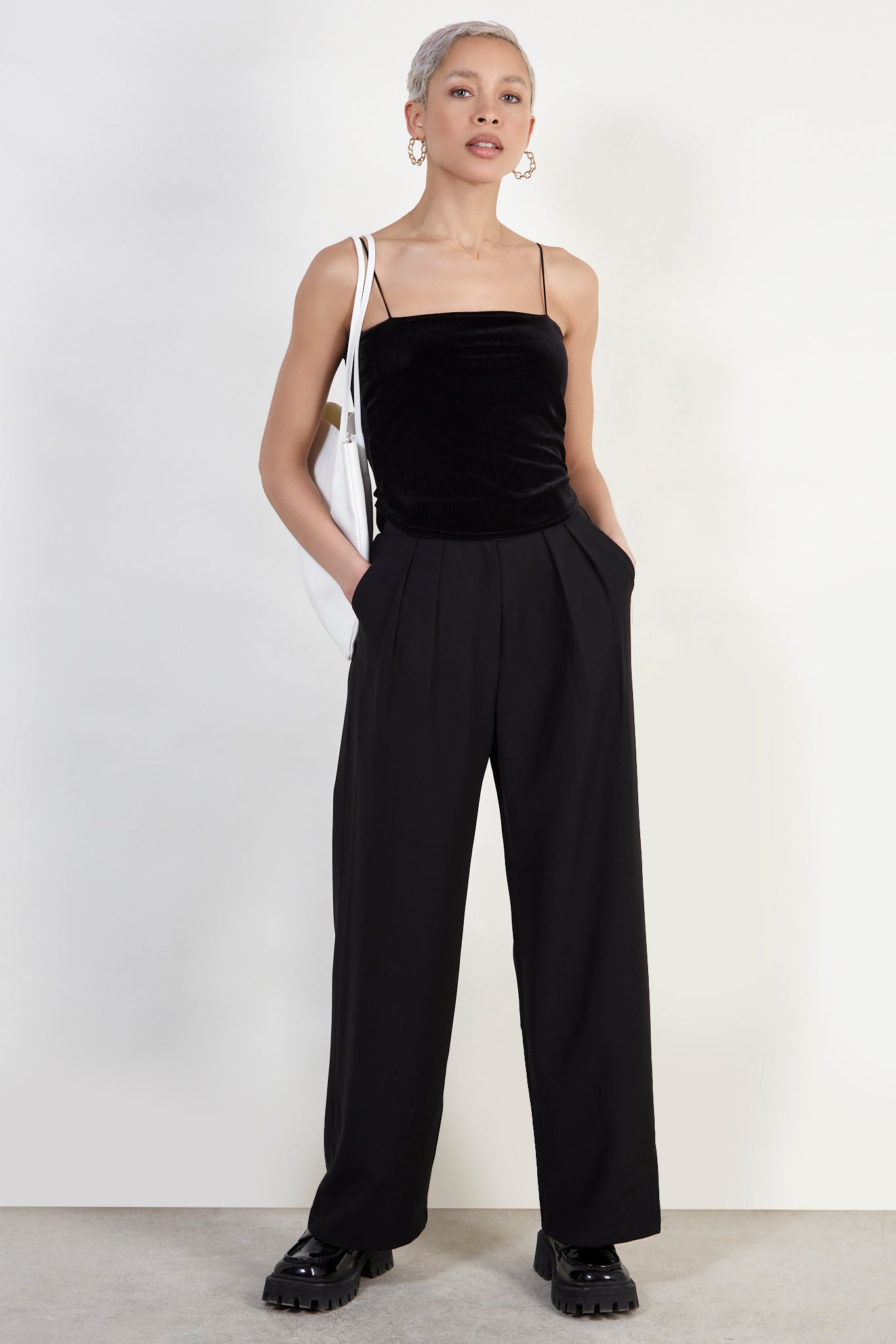 Black velvet thin strap tank top_2