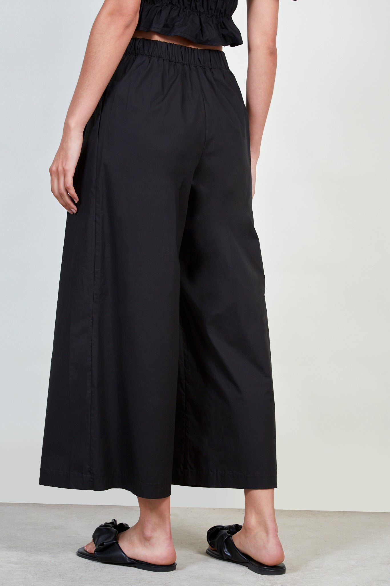 Black wide leg pleated trousers_3